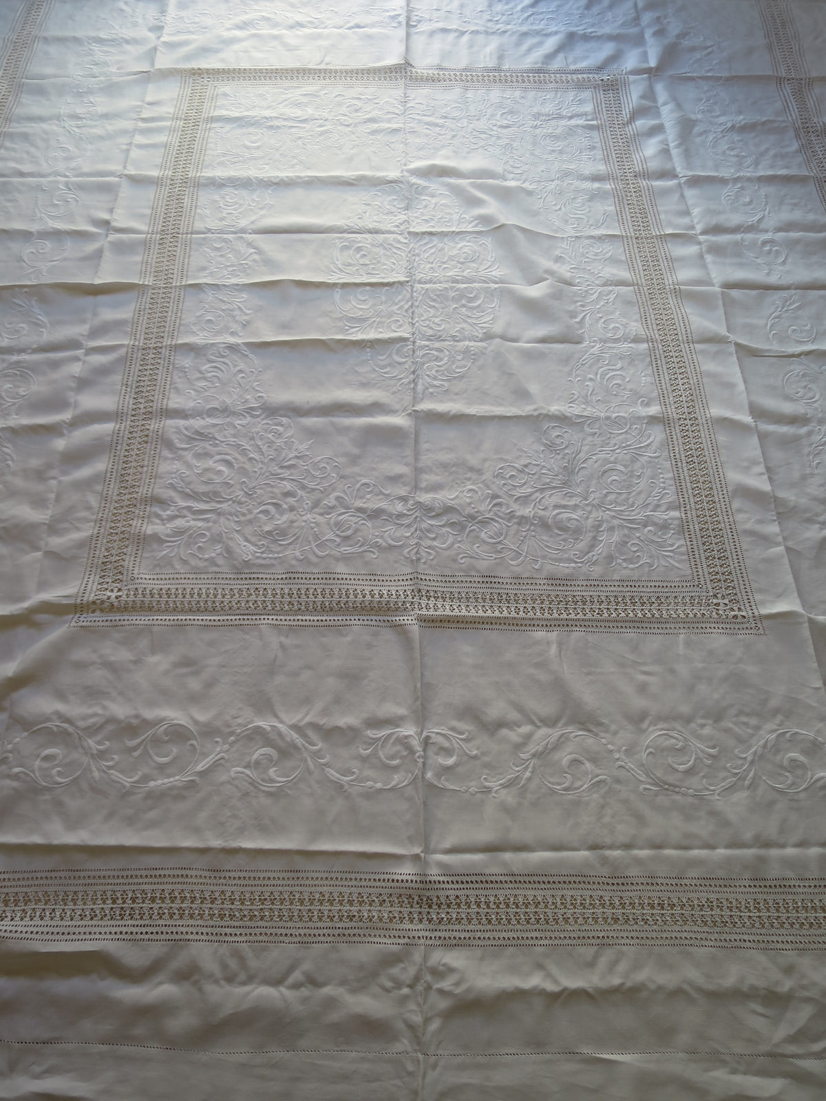 Edwardian Irish Linen Bedspread with Raised Whitework & Reticella Lace, circa 1905