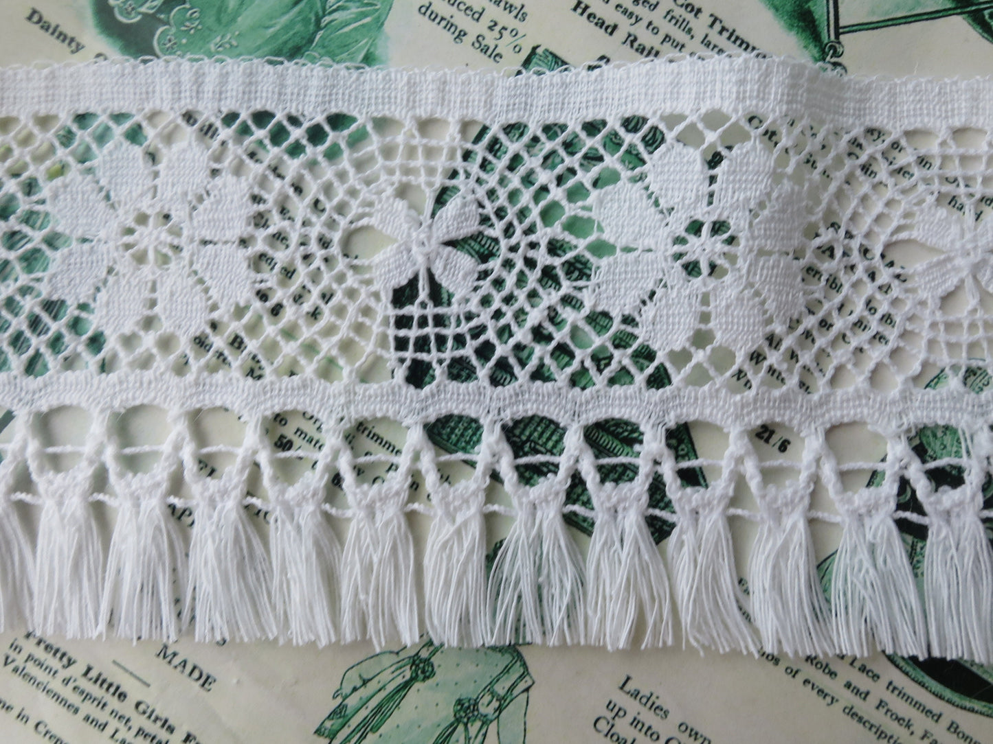 White English Nottingham Lace- Fringed Torchon- 8.7 cm