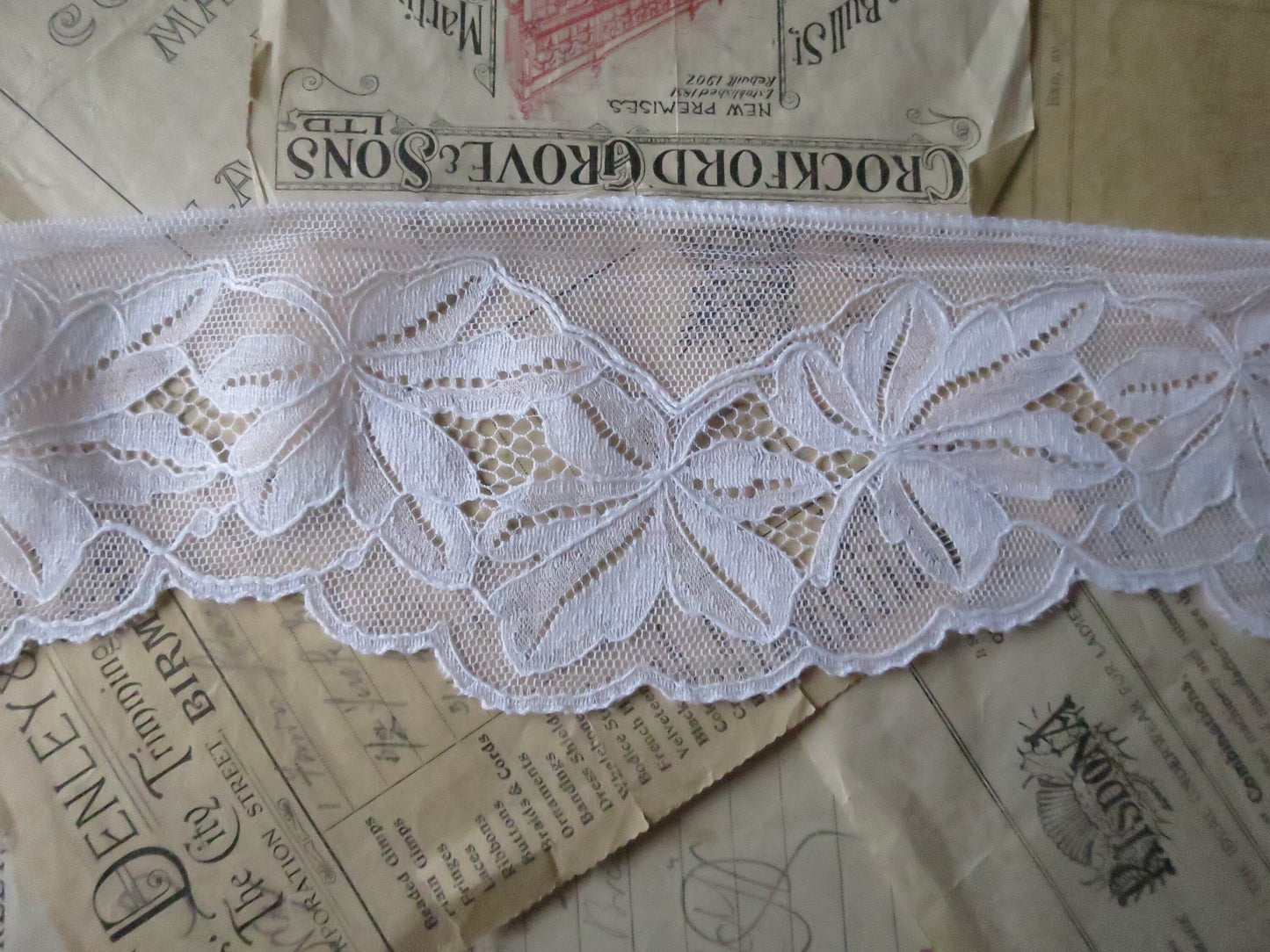 White English Nottingham Lace- Foliage- 9.8 cm