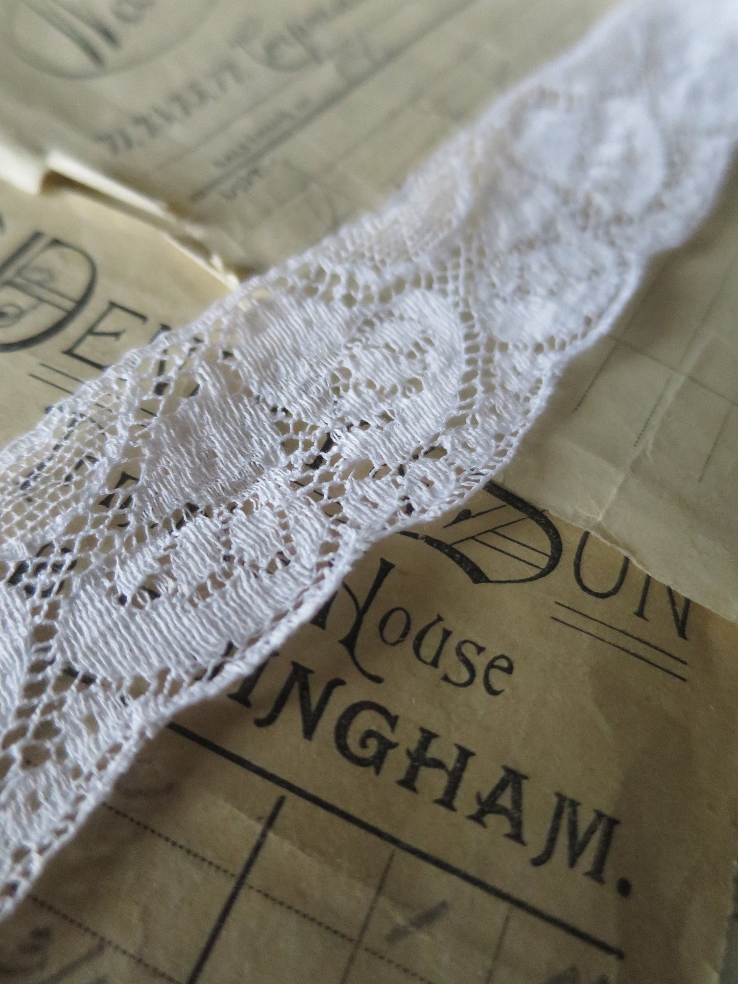 White English Nottingham Lace- Fine Flemish Flowers- 3.3 cm