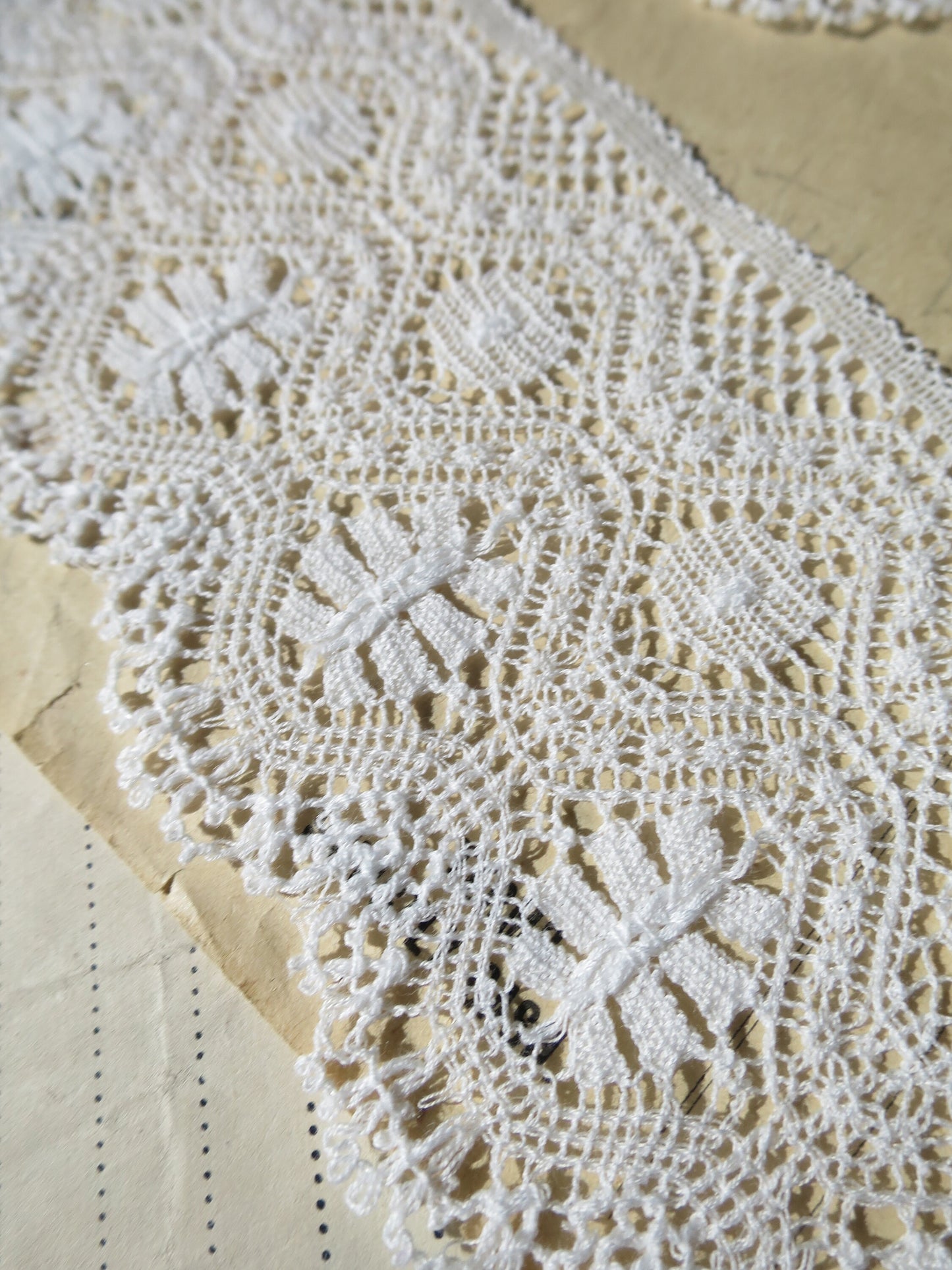 Off White English Nottingham Lace- Le Puy/ Bedfordshire Guipure- 7cm