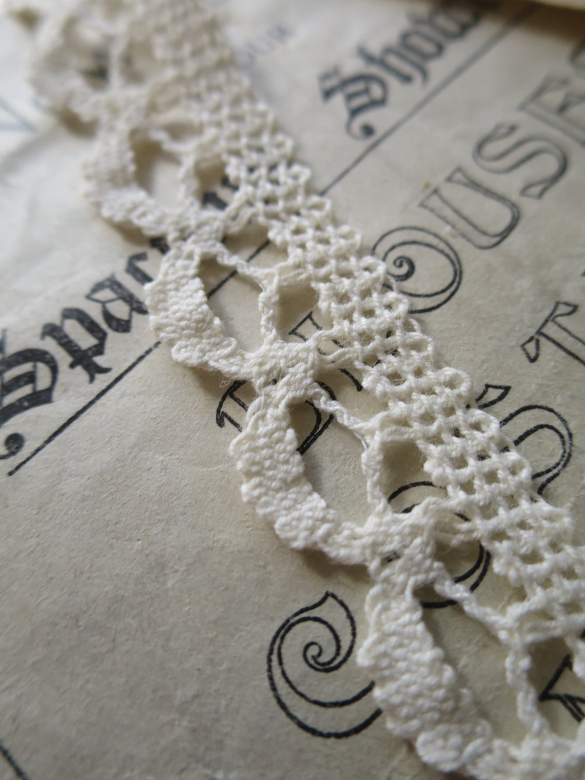 Ecru 2cm Nottingham lace Openwork Scallops design