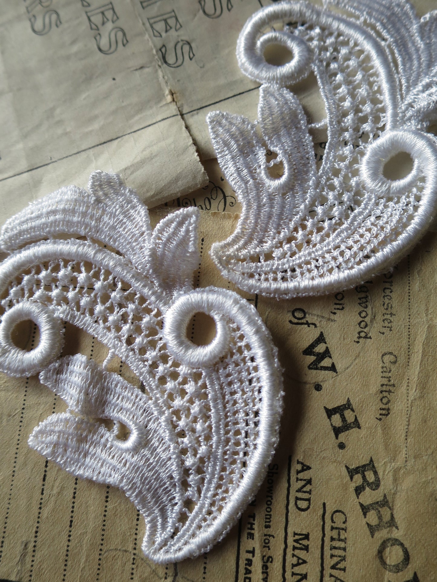 Pair Off White Embroidered Guipure Lace Floral Appliques