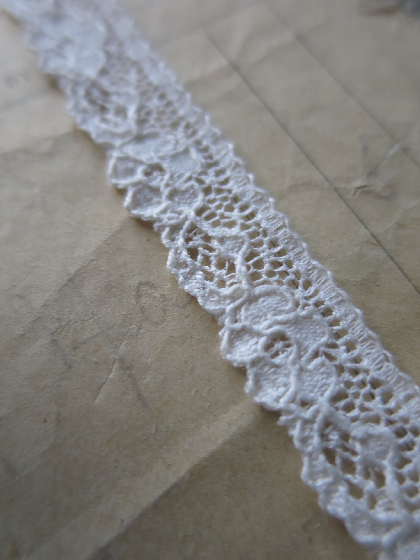 Ecru English Nottingham Lace- Scalloped Raised Floral Guipure- 1.3 cm
