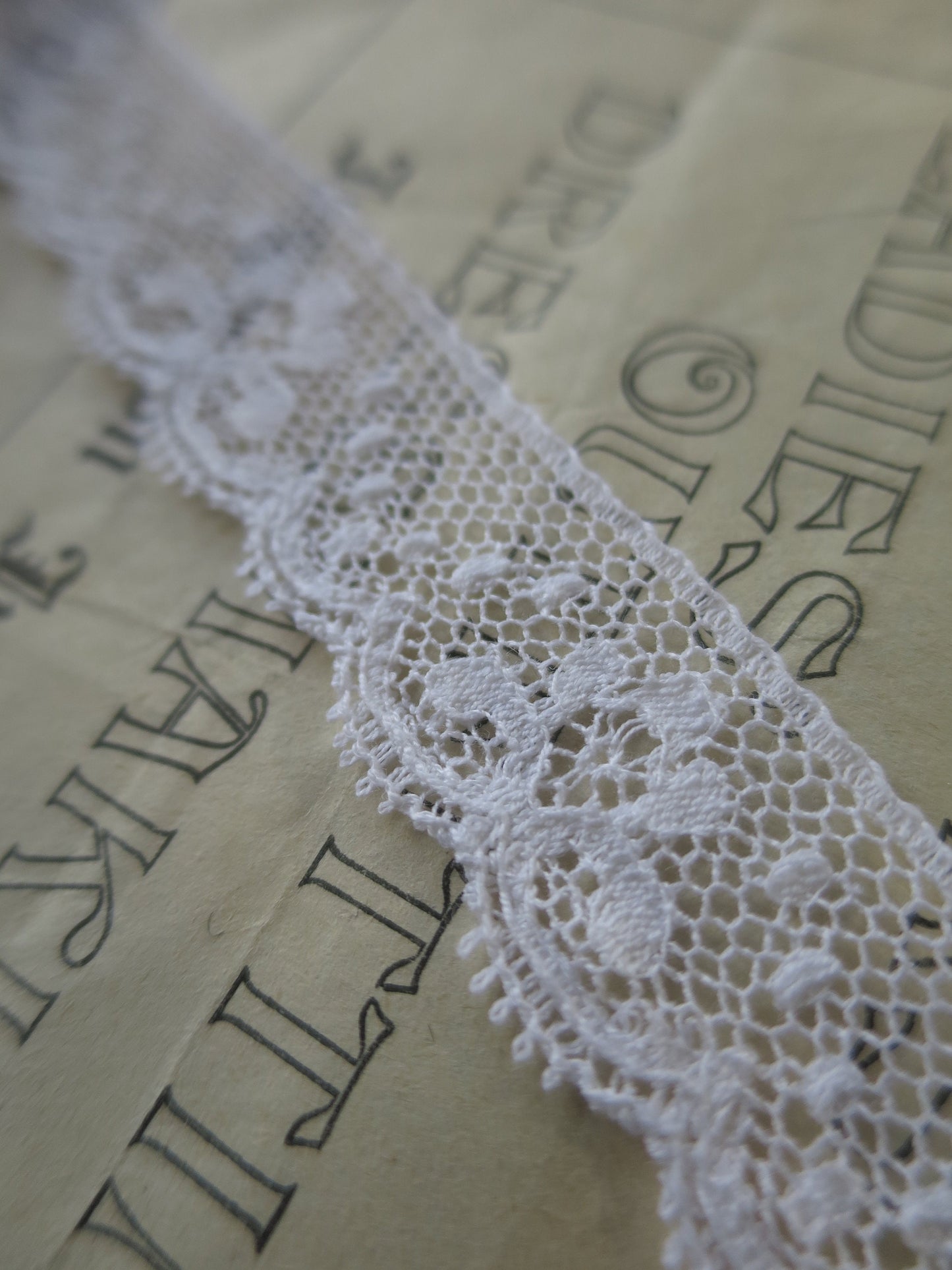 White English Nottingham Lace- Valenciennes Floral Spot- 2.2 cm