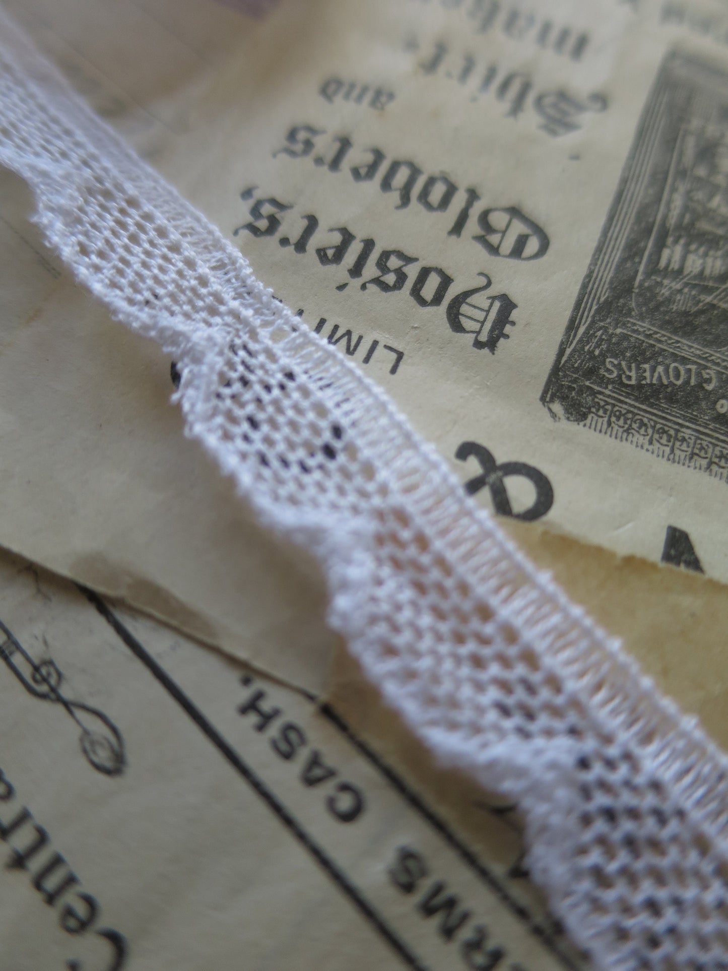 White English Nottingham Lace- Scalloped Net- 1.3 cm