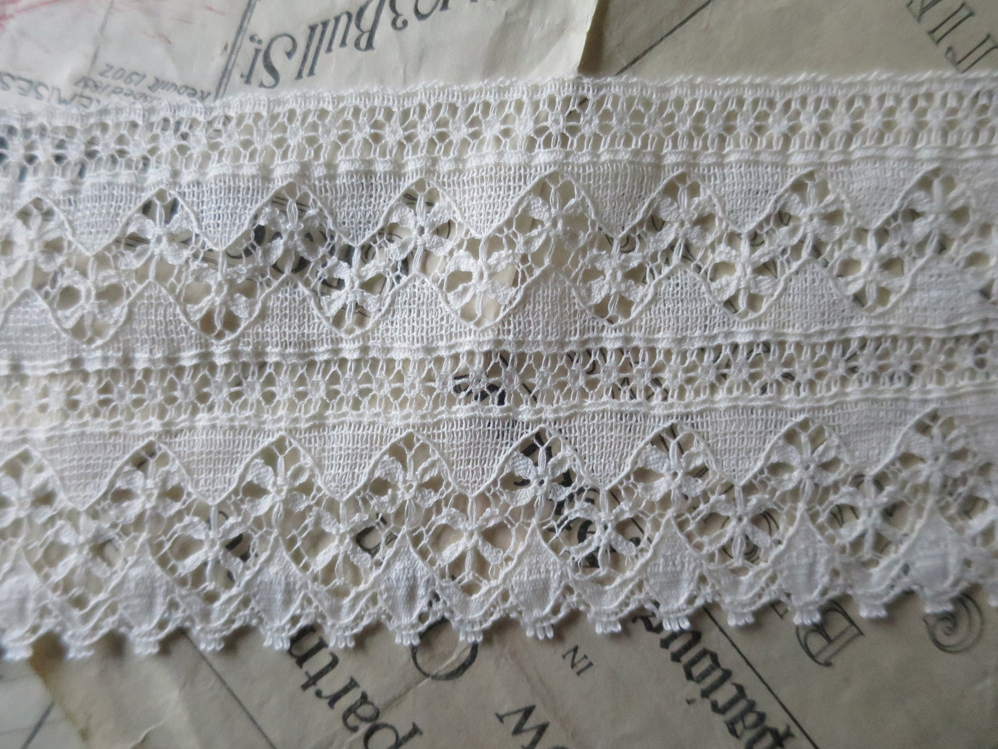 Ecru English Nottingham Lace- Floral Waves- 7.5 cm