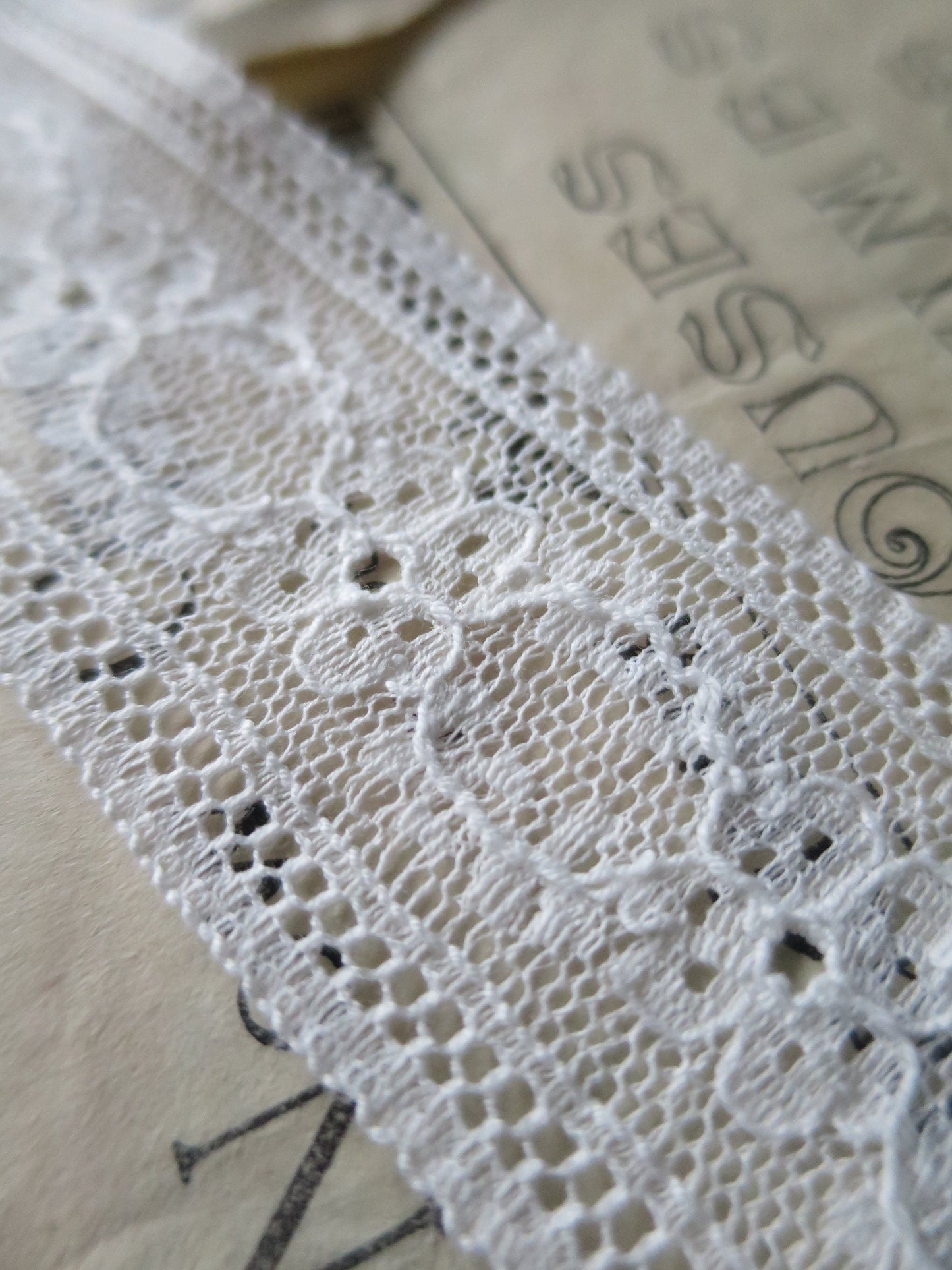 Off White English Nottingham Lace- Floral Point- Insertion- 3.5 cm