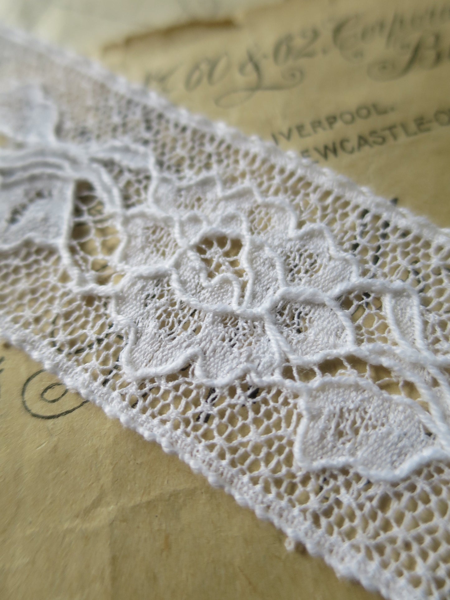 White English Nottingham Lace- Alencon Flowers- Insertion- 3.5 cm