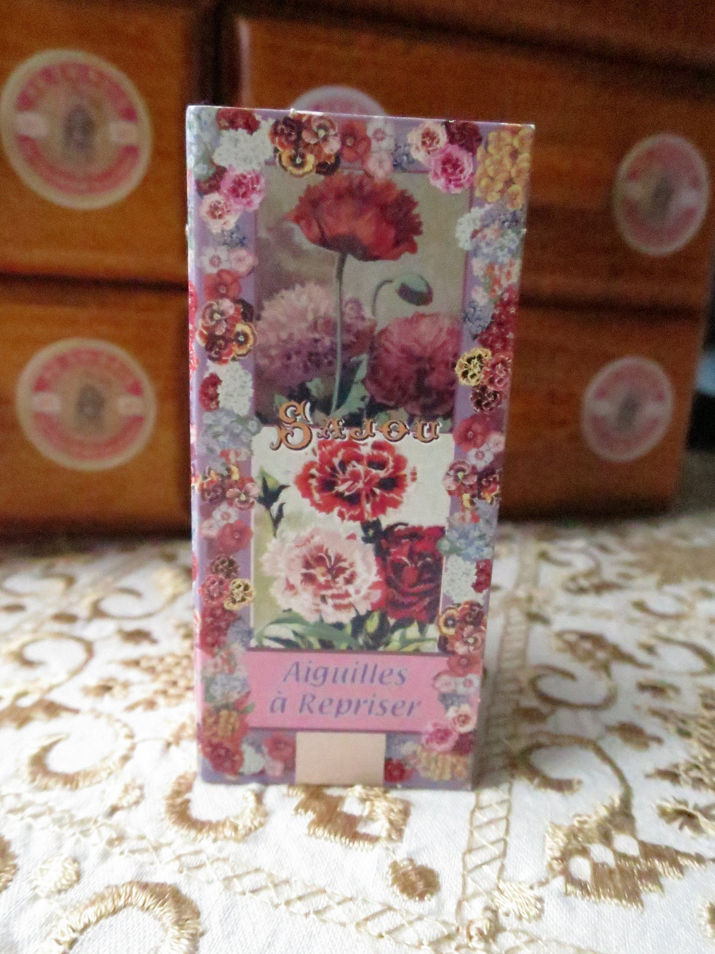 Sajou Booklet 6 Sharp Point Darning Needles- Flowers