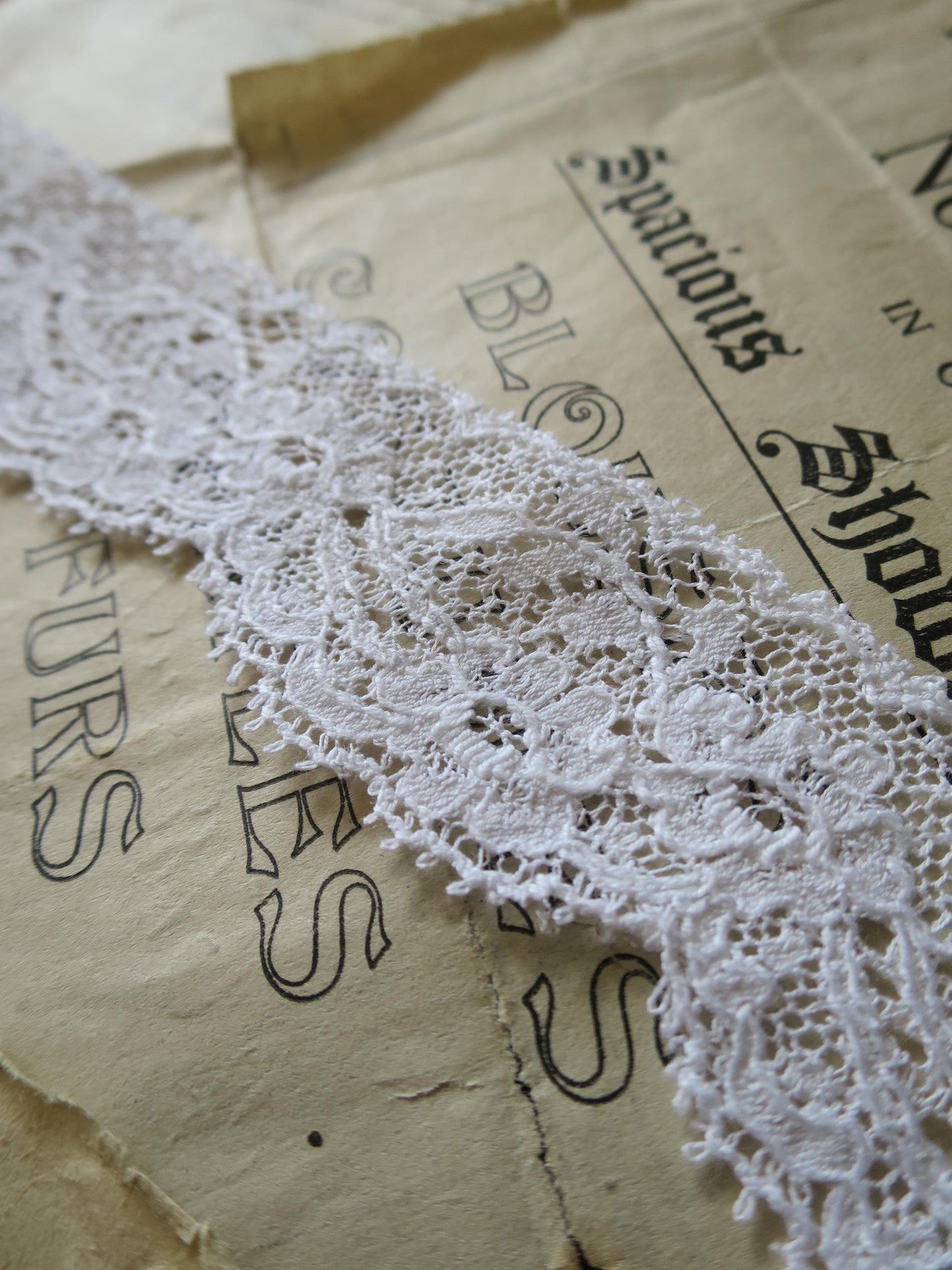 White English Nottingham Lace- Frothy Floral Roses Swags Point Lace- 3 cm