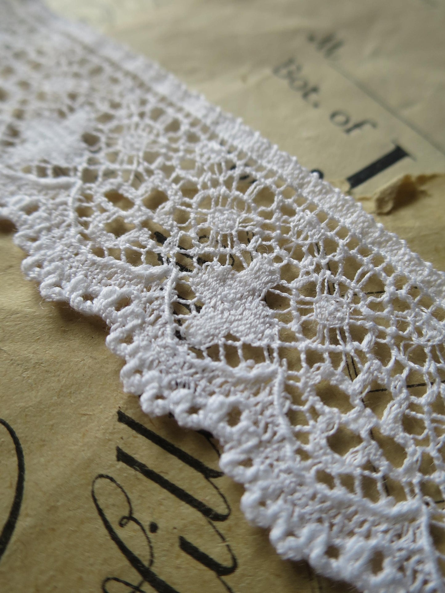 White English Nottingham Lace- Liturgical Ecclesiastical- Cutwork- 2.7 cm