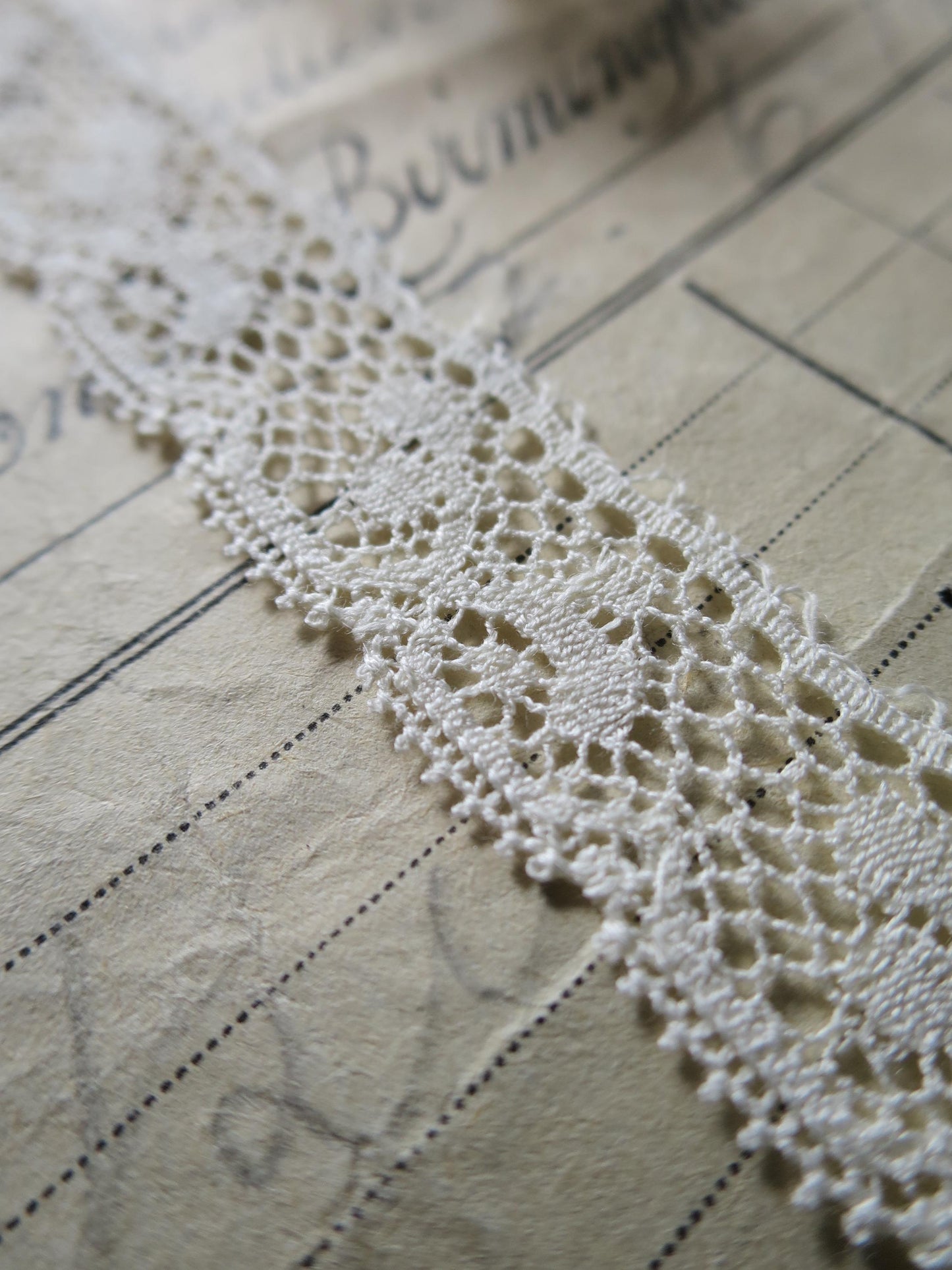 Ecru English Nottingham Lace- Valenciennes Foliage- 1.7cm