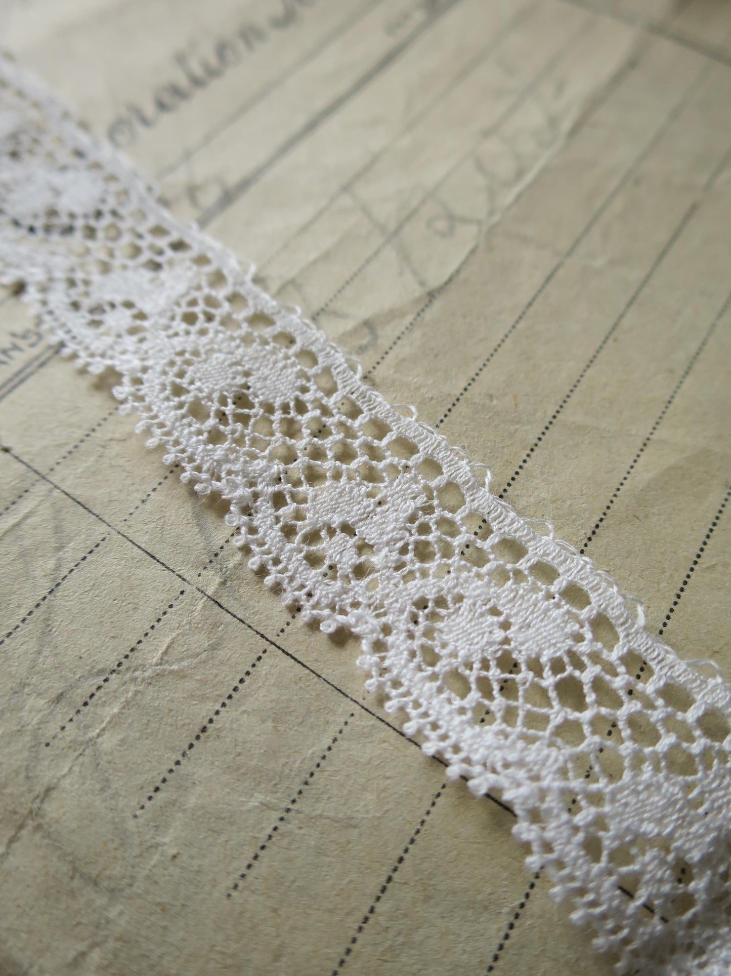 Off White English Nottingham Lace- Valenciennes Foliage- 1.7cm