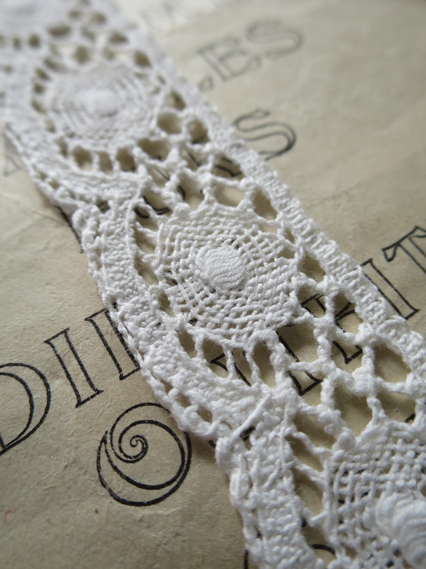 Off White English Nottingham Cluny Lace- Torchon Circles- 3 cm