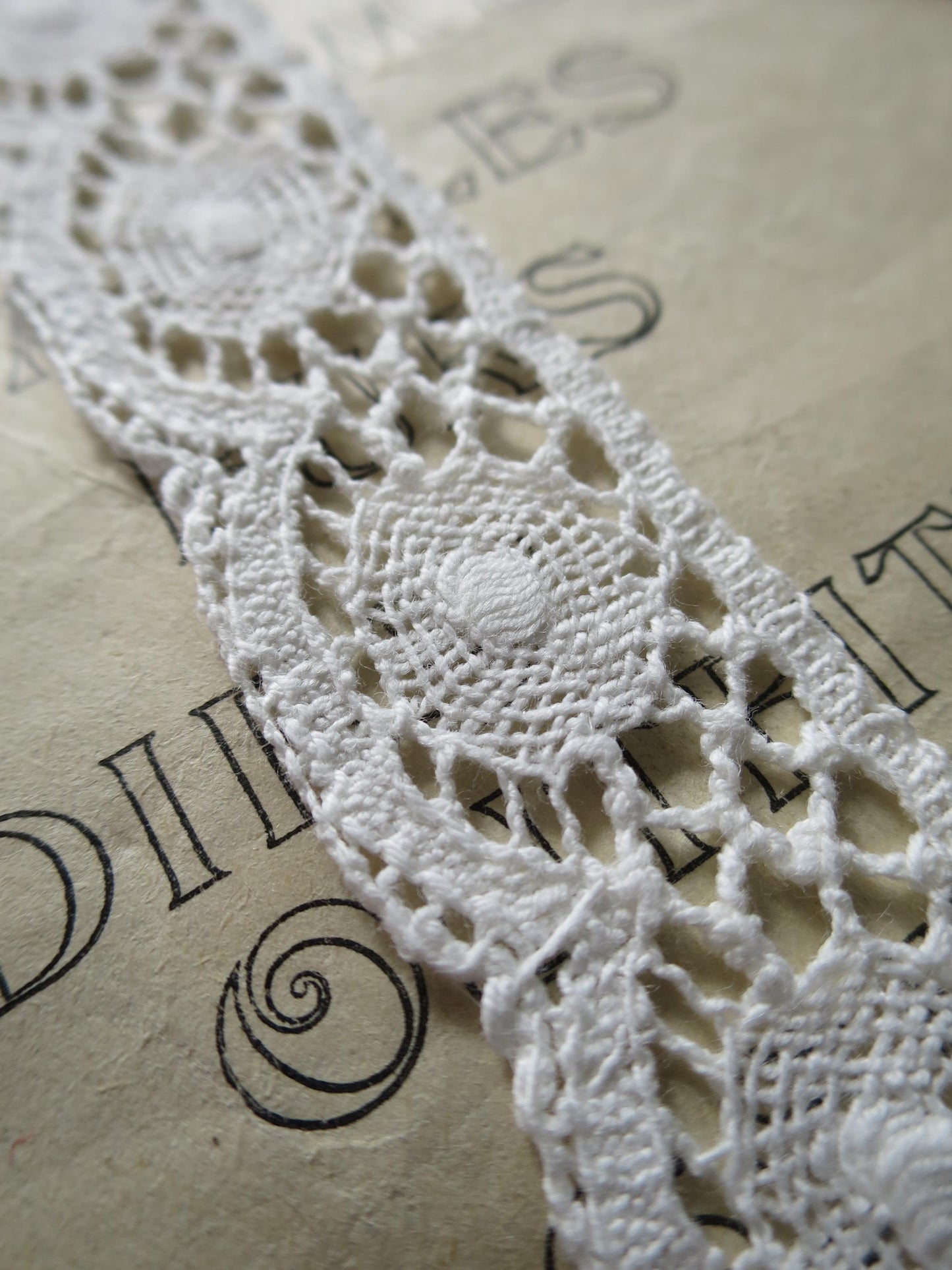Off White English Nottingham Cluny Lace- Torchon Circles- 3 cm