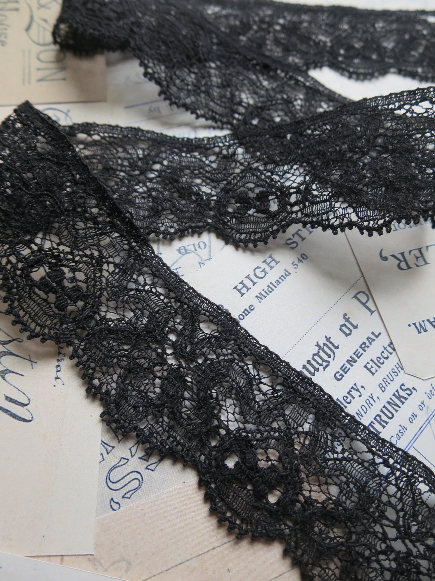 English Nottingham Lace- Intricate Frothy Guipure- 3.7 cm