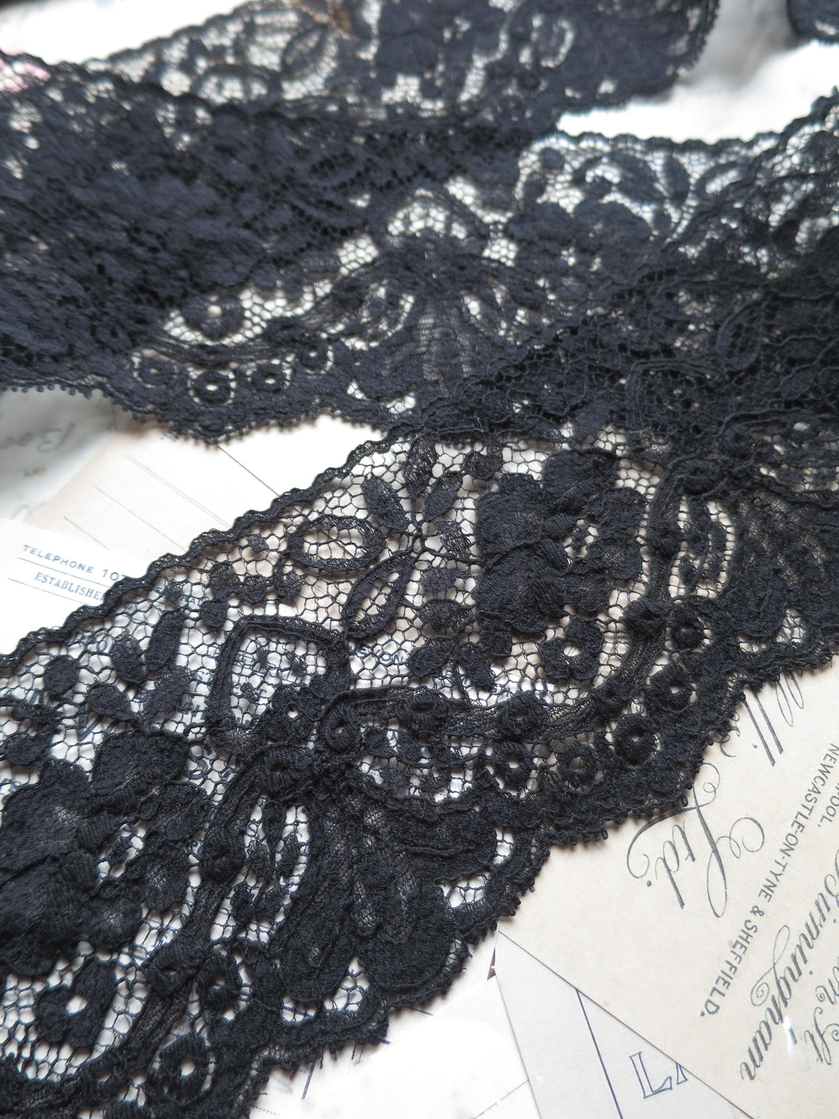9cm Nottingham lace Intricate Frothy Floral Guipure Trim design