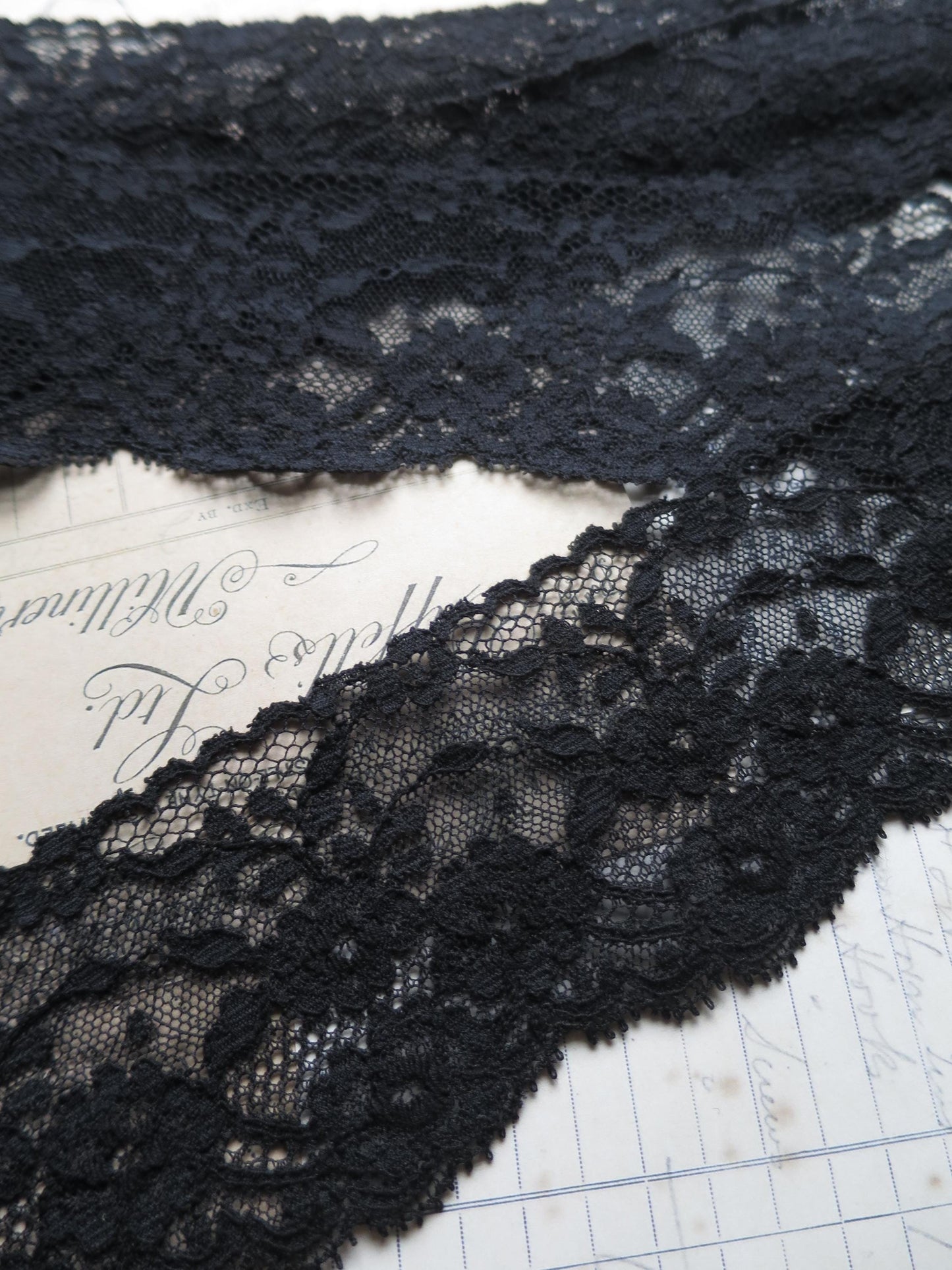 English Nottingham Lace- Frothy Floral Roses Swags Point Lace- 7cm