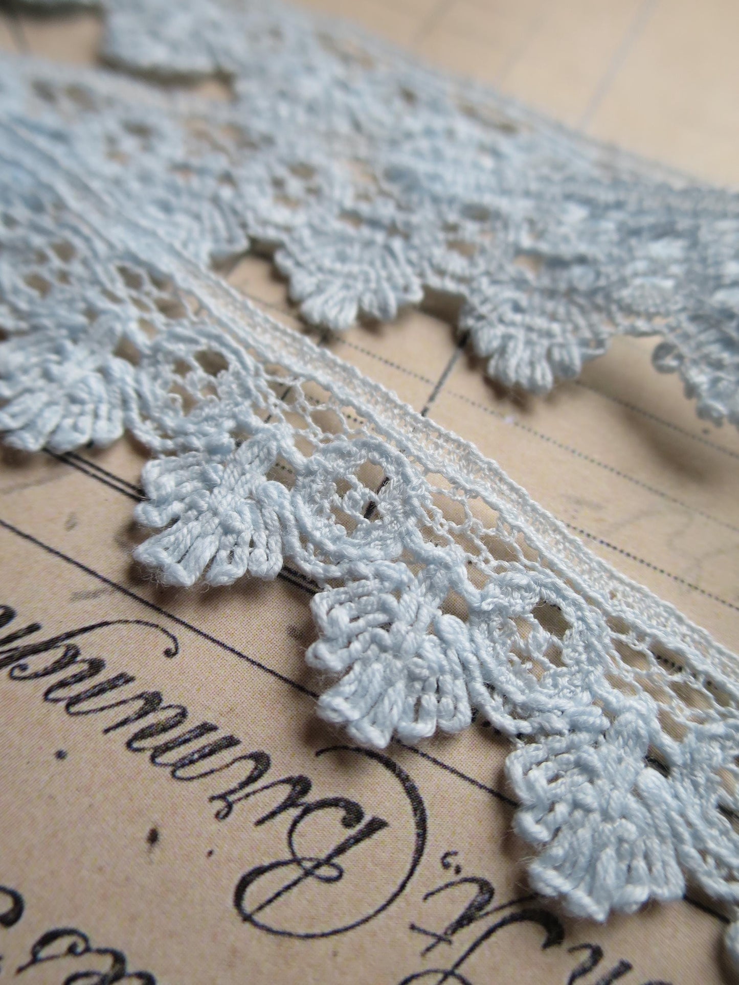 English Nottingham Lace- Bucks Fans- 1.8 cm