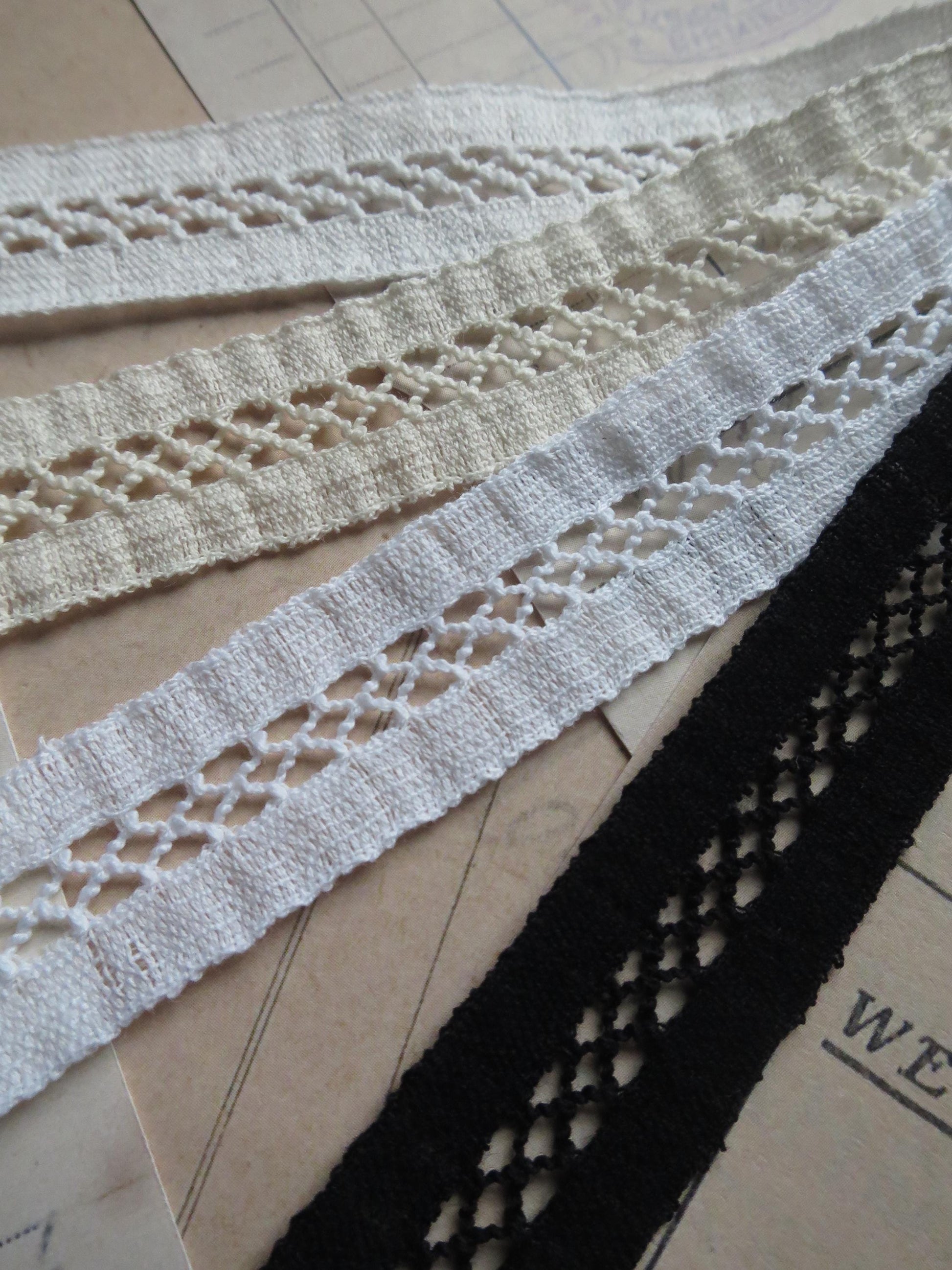 English Nottingham Lace- Faggoting Insertion- 1.7 cm