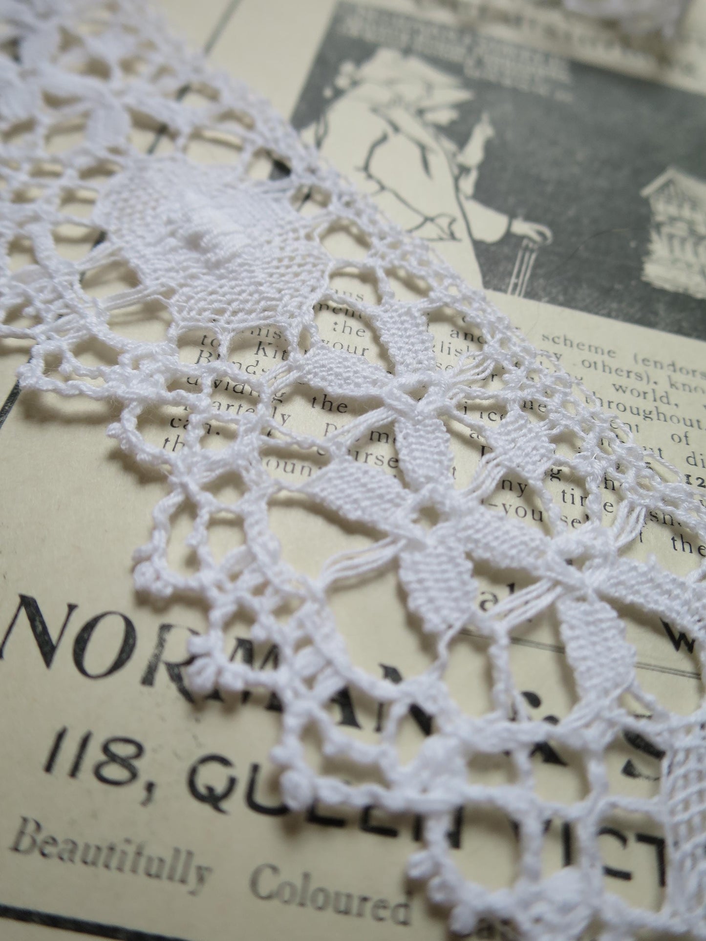 White English Nottingham Cluny Lace- Traditional Torchon- 4.3 cm