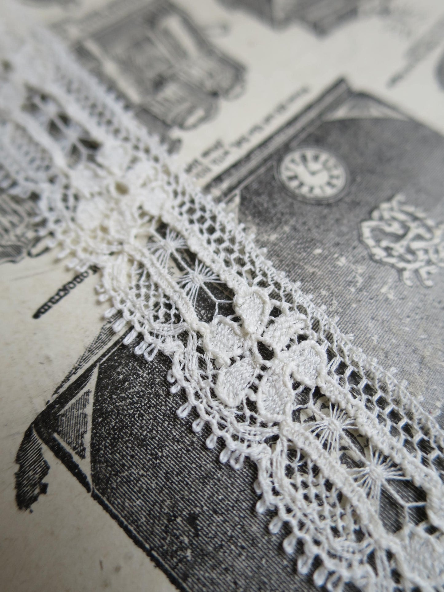 Ecru English Nottingham Lace- Floral & Openwork Point Lace- 1.7 cm