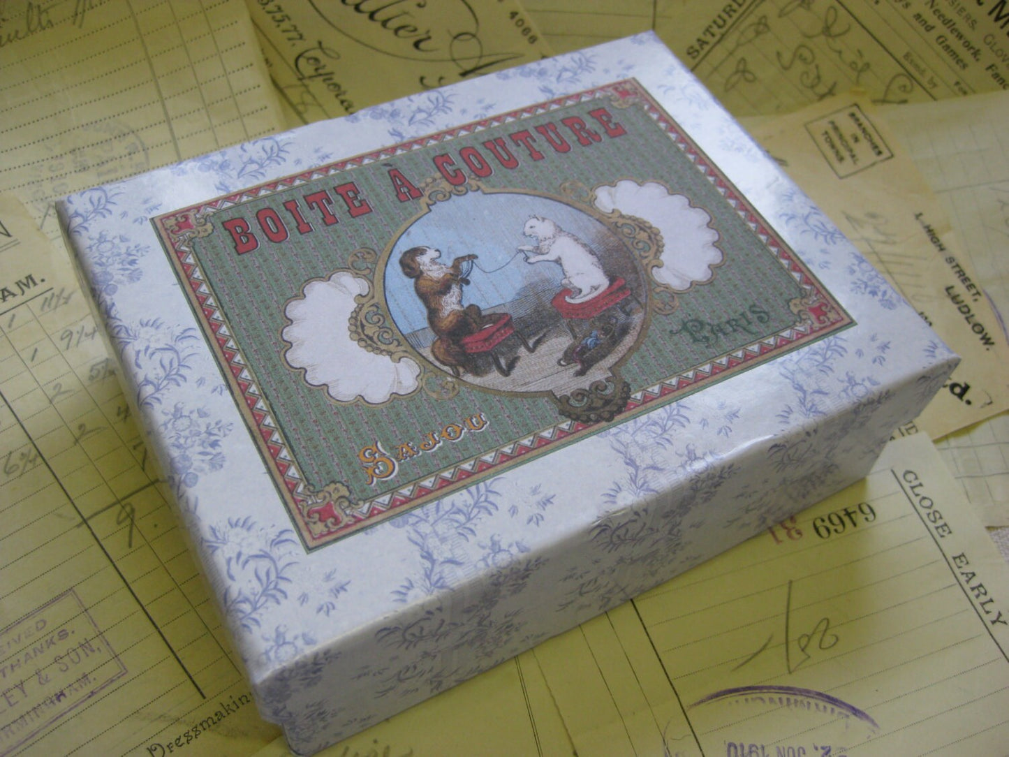 Sajou Sewing Box- Cat and Dog Winding Wool