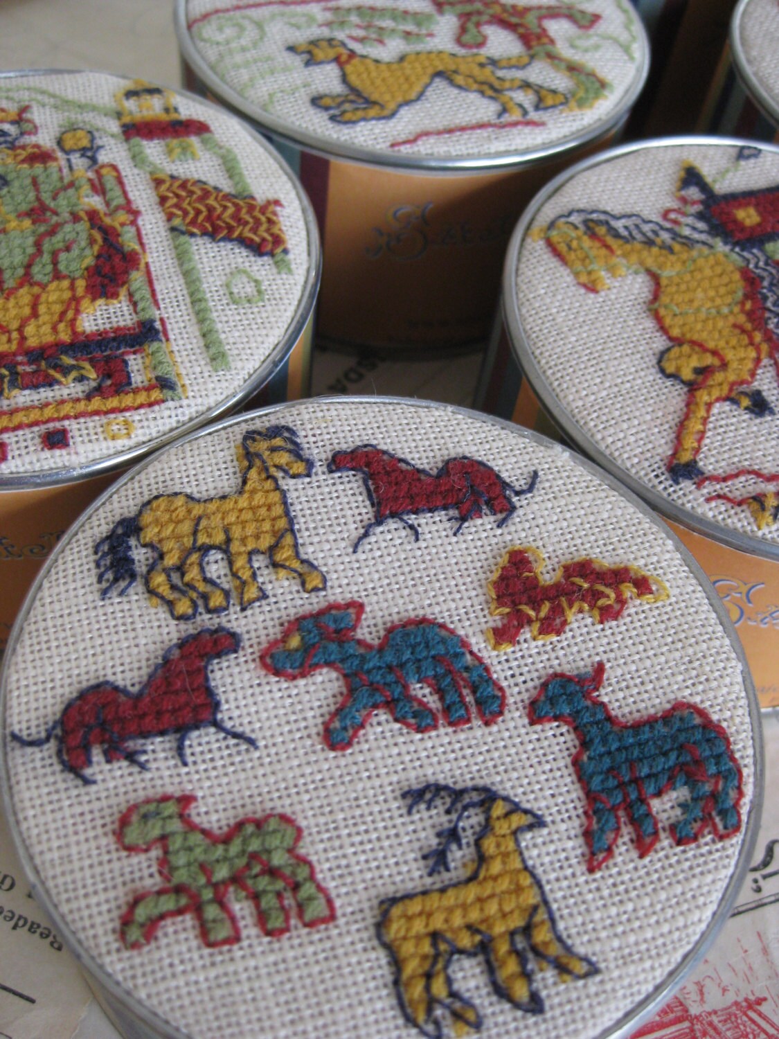 Sajou Bayeux Tapestry Cross Stitch Kit- Bayeux Animals Pot