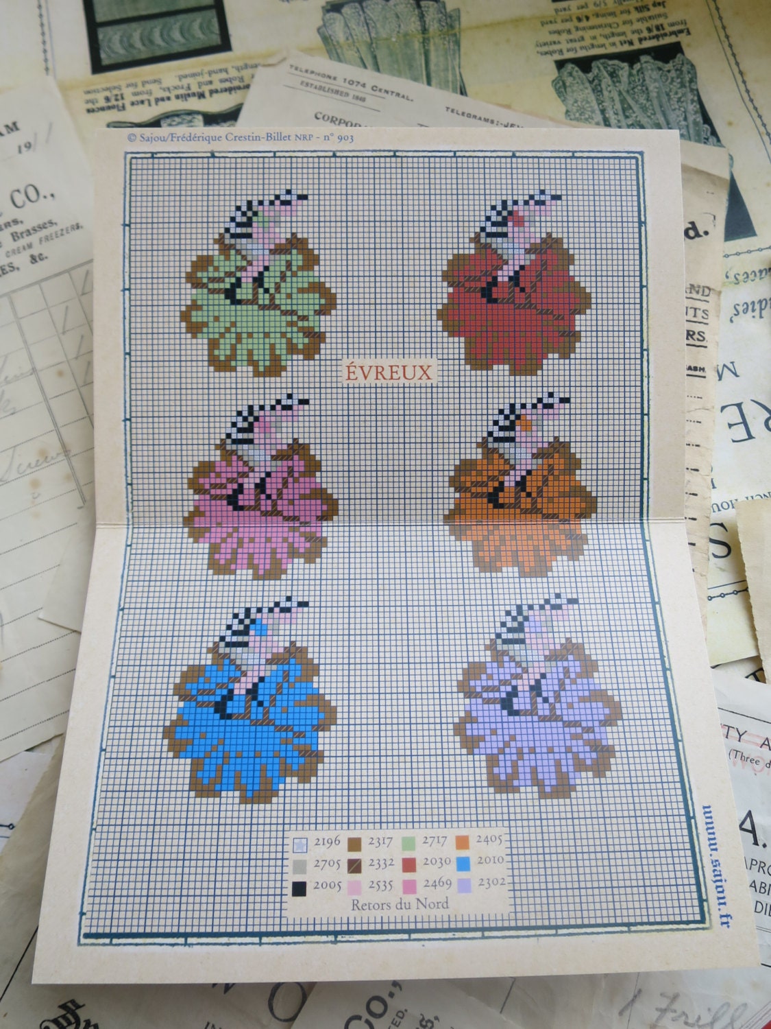 Sajou Red Cross Stitch Album 903- Sajou Thread Cards