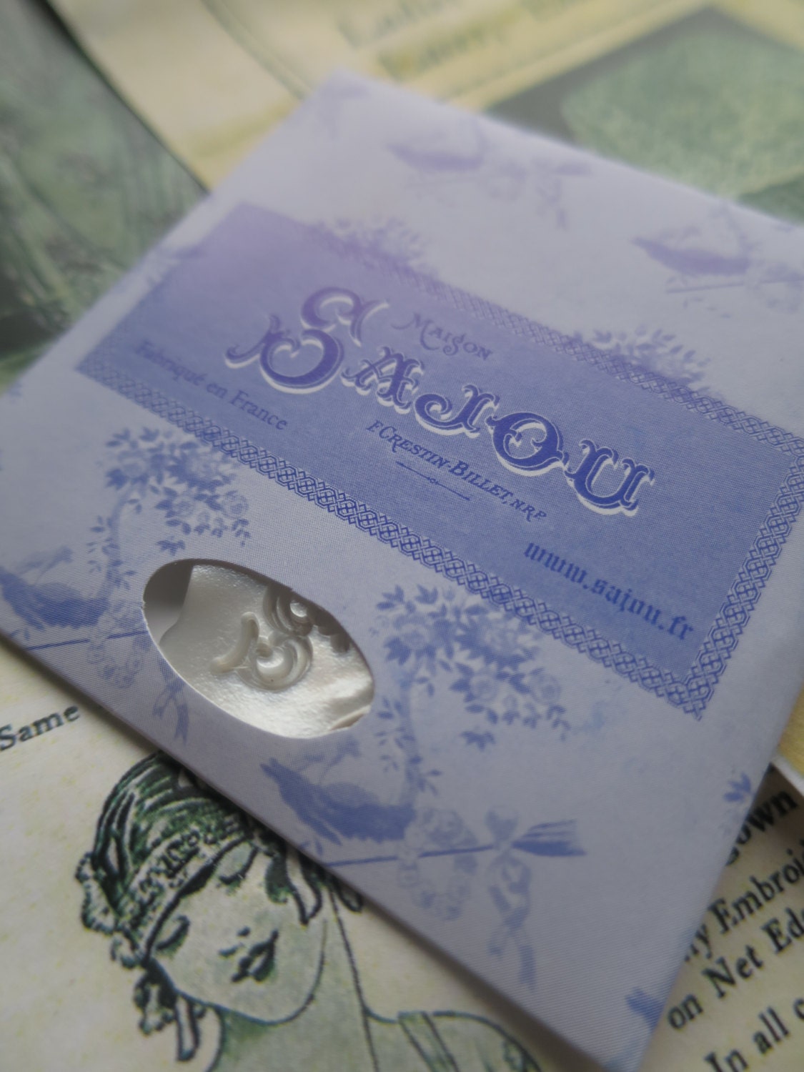 Sajou French Luxury Thread Card Winder- Faux Mother of Pearl