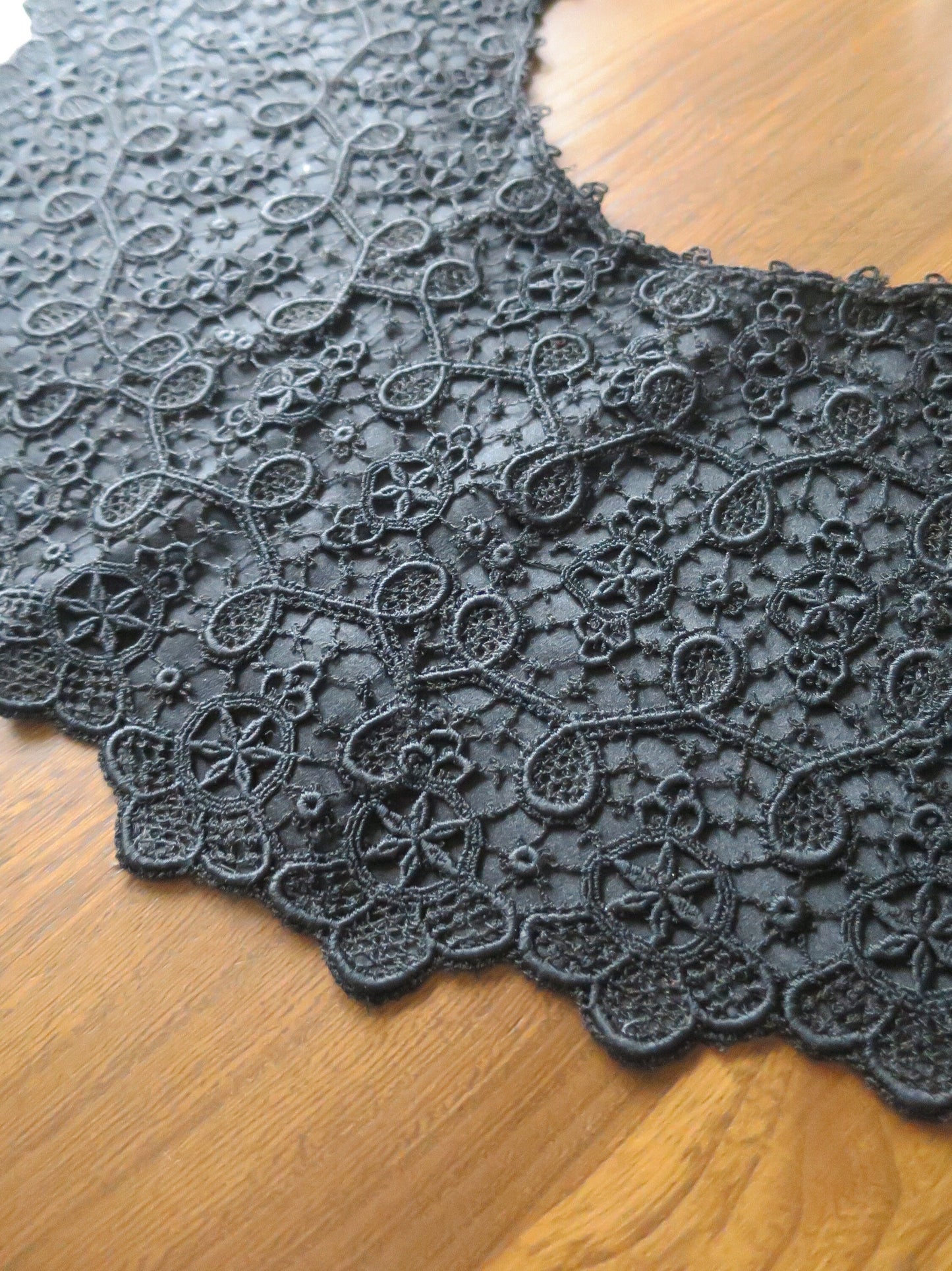 Antique Black Chemical Lace Collar