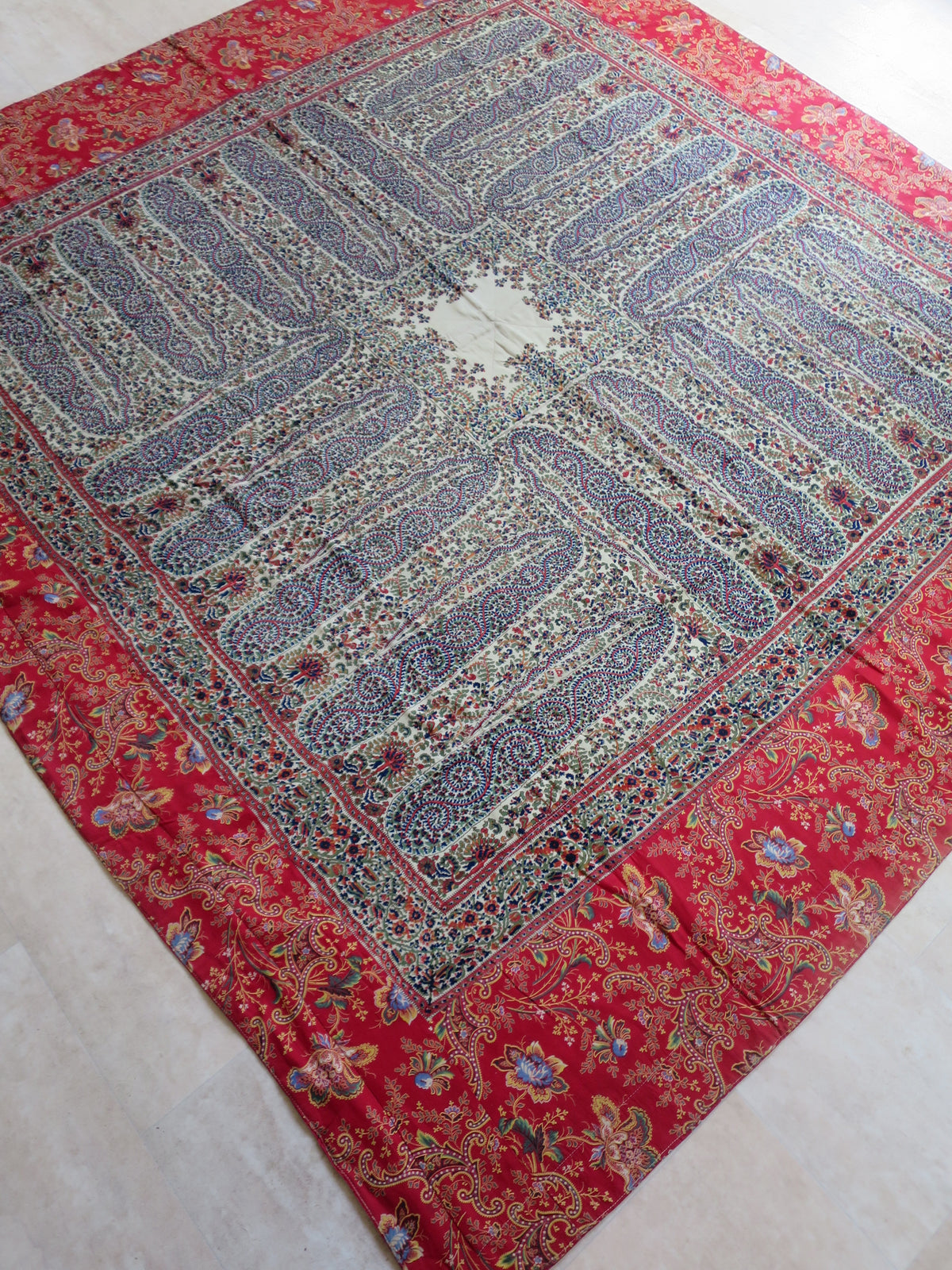 Front of a mid-Victorian Scottish show quilt, printed paisley wool challis shawl and border