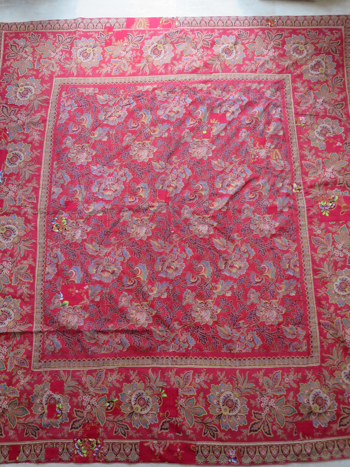 Madder-red Indienne revival print on the quilt's reverse