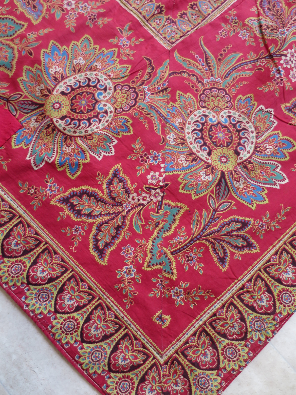 Matching chintz border detail on the quilt's reverse
