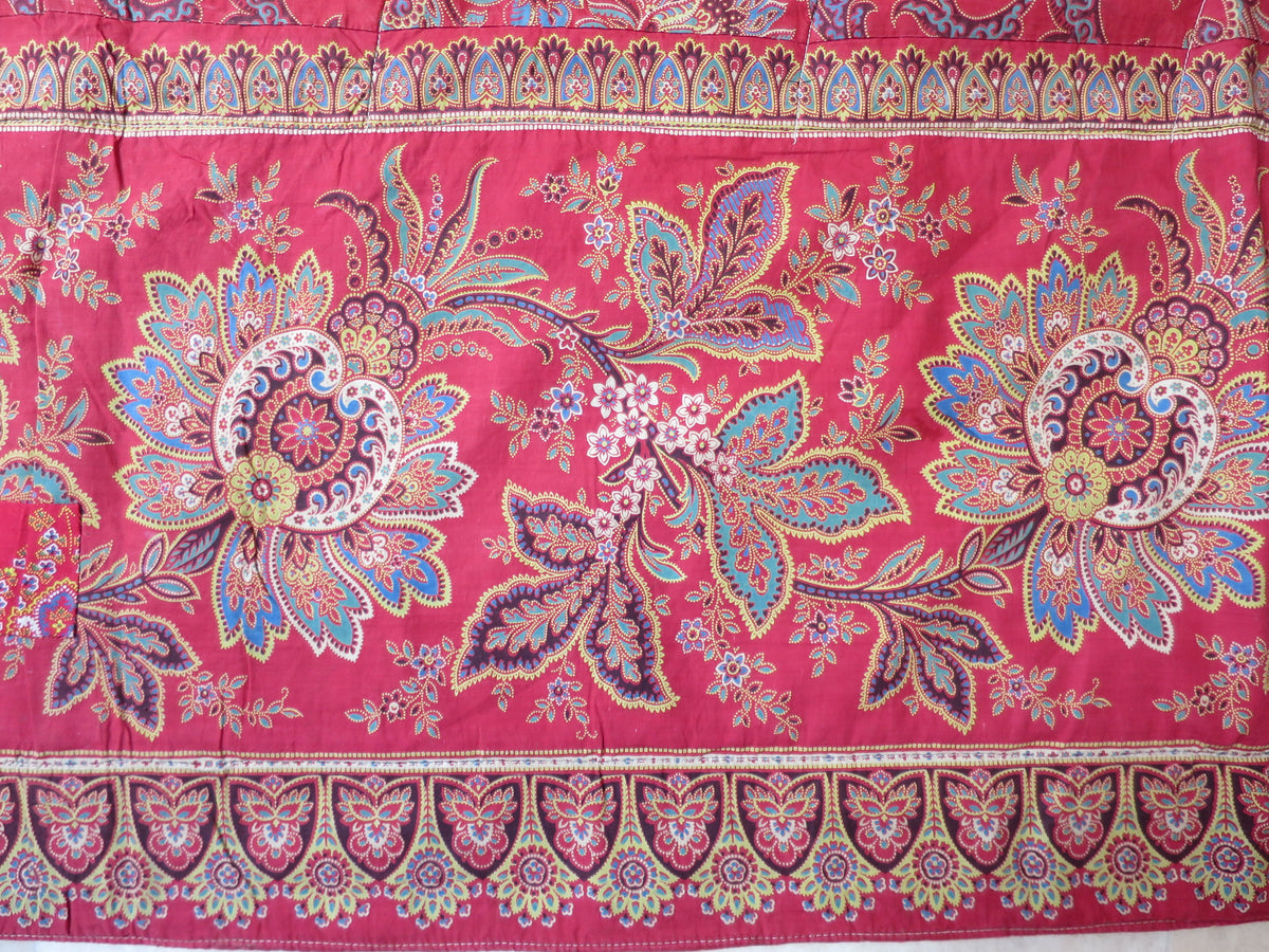 Matching chintz border detail on the quilt's reverse