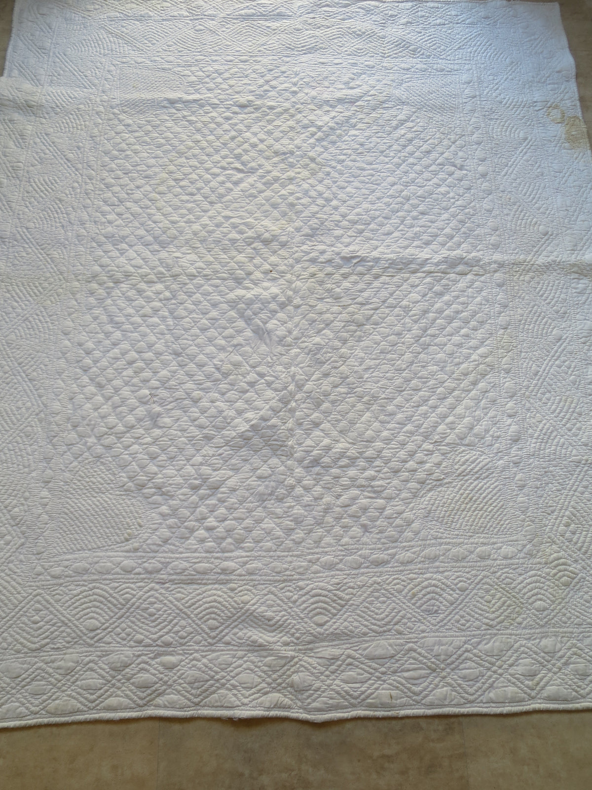 Full view of the quilt’s white reverse, showing the raised corded piqué de Marseille design.