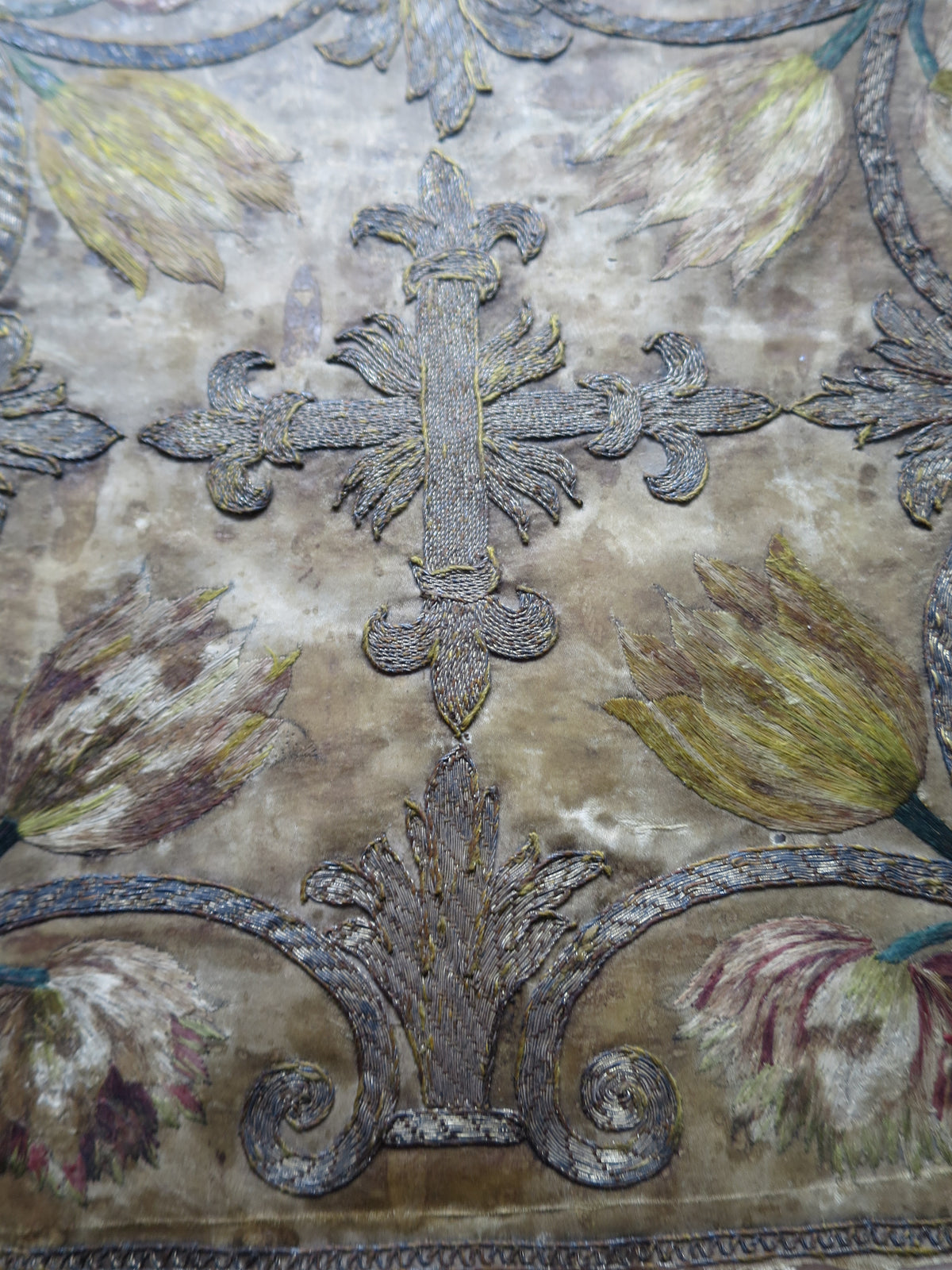 17th/18th Century Italian Liturgical Chalice Veil – Fine Gilt-Metal Couching & Polychrome Silk