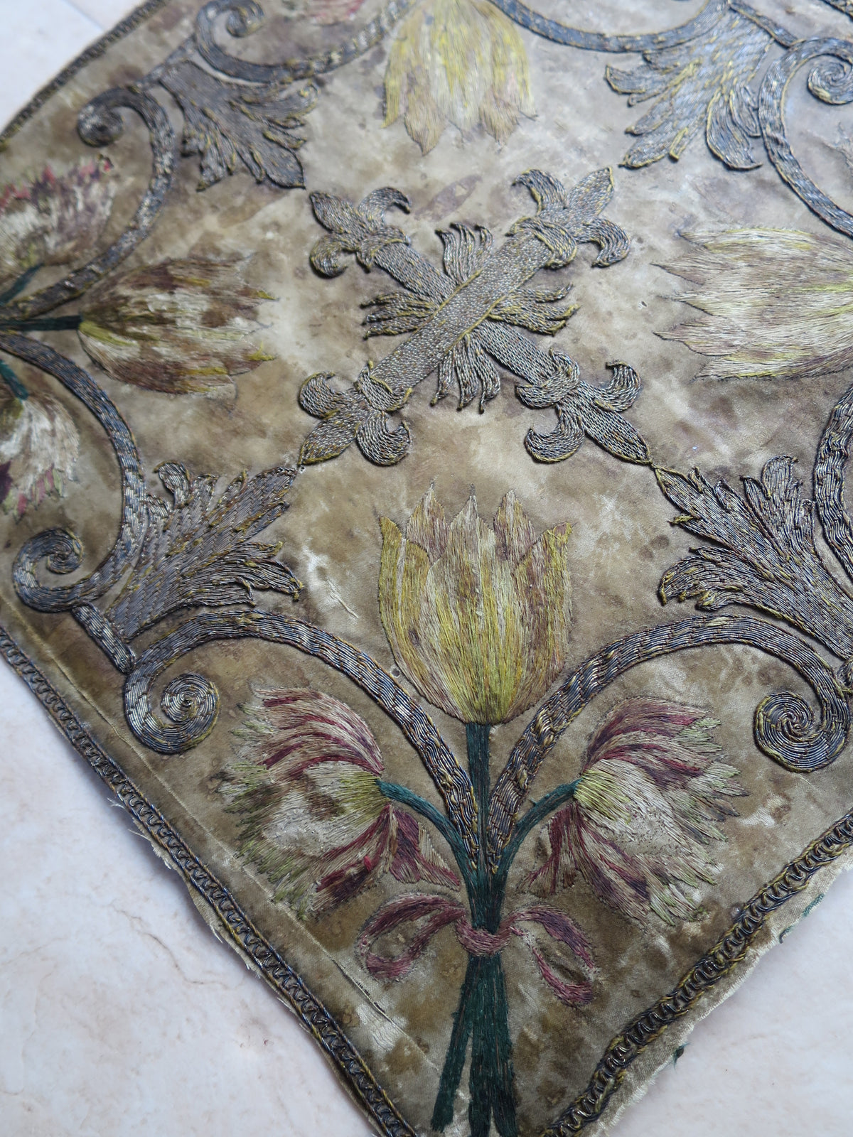 17th/18th Century Italian Liturgical Chalice Veil – Fine Gilt-Metal Couching & Polychrome Silk