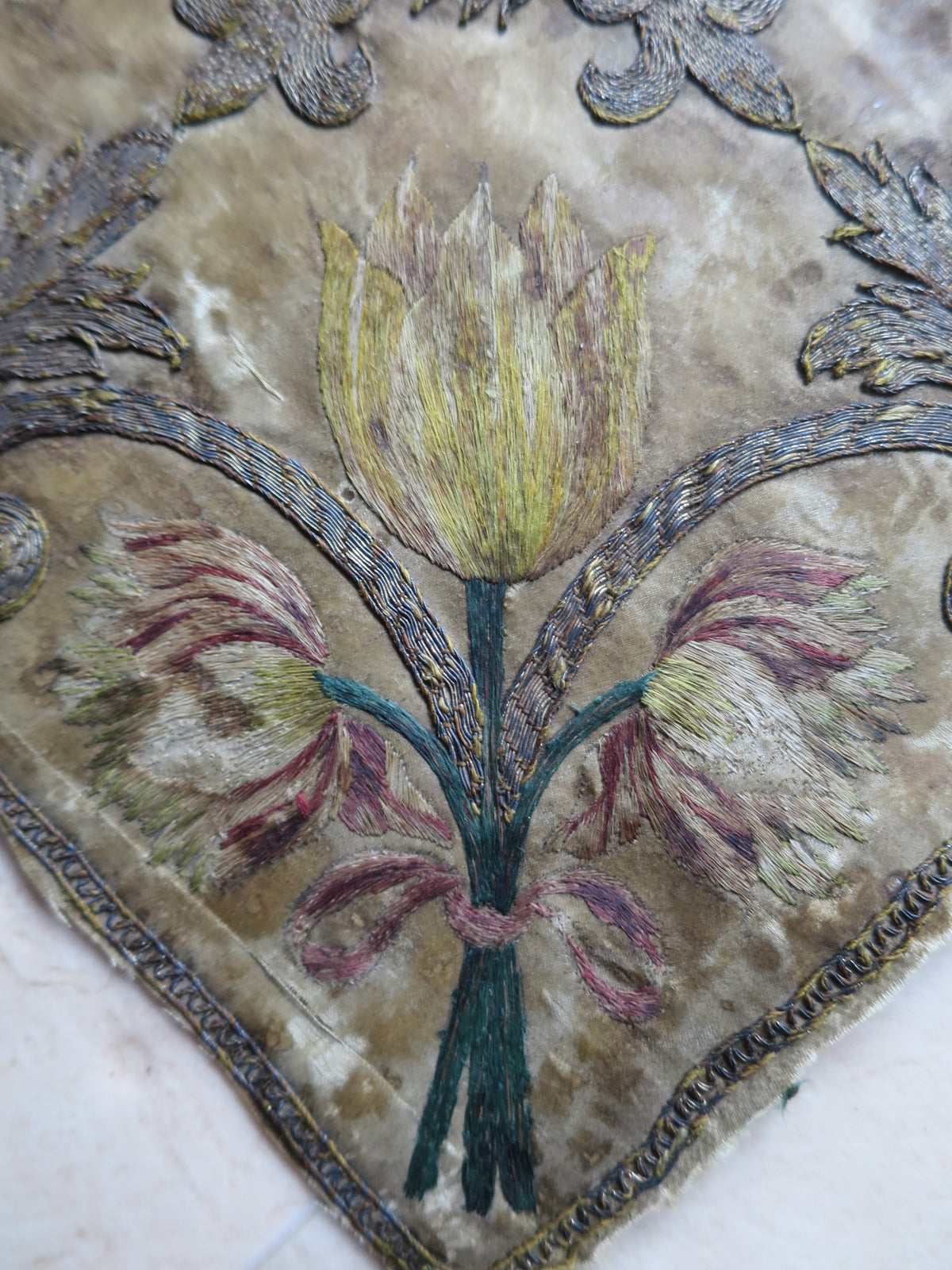 17th/18th Century Italian Liturgical Chalice Veil – Fine Gilt-Metal Couching & Polychrome Silk