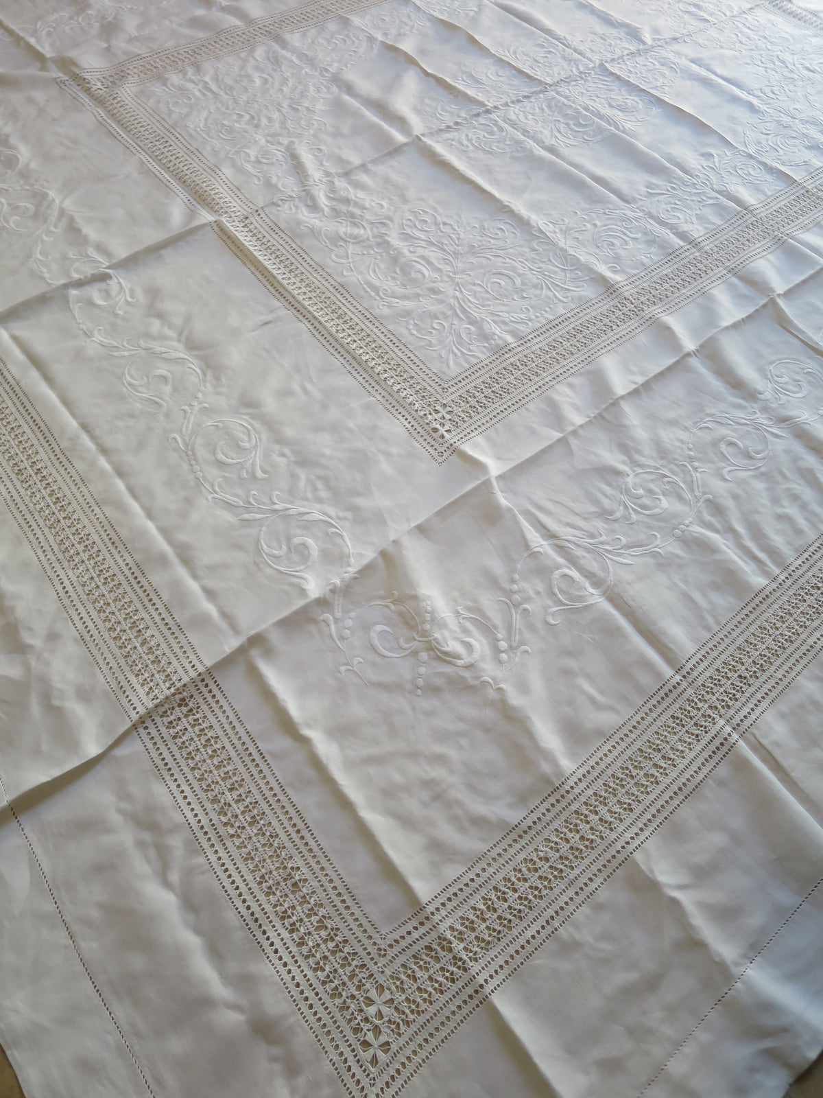 Edwardian Irish Linen Bedspread with Raised Whitework & Reticella Lace, circa 1905