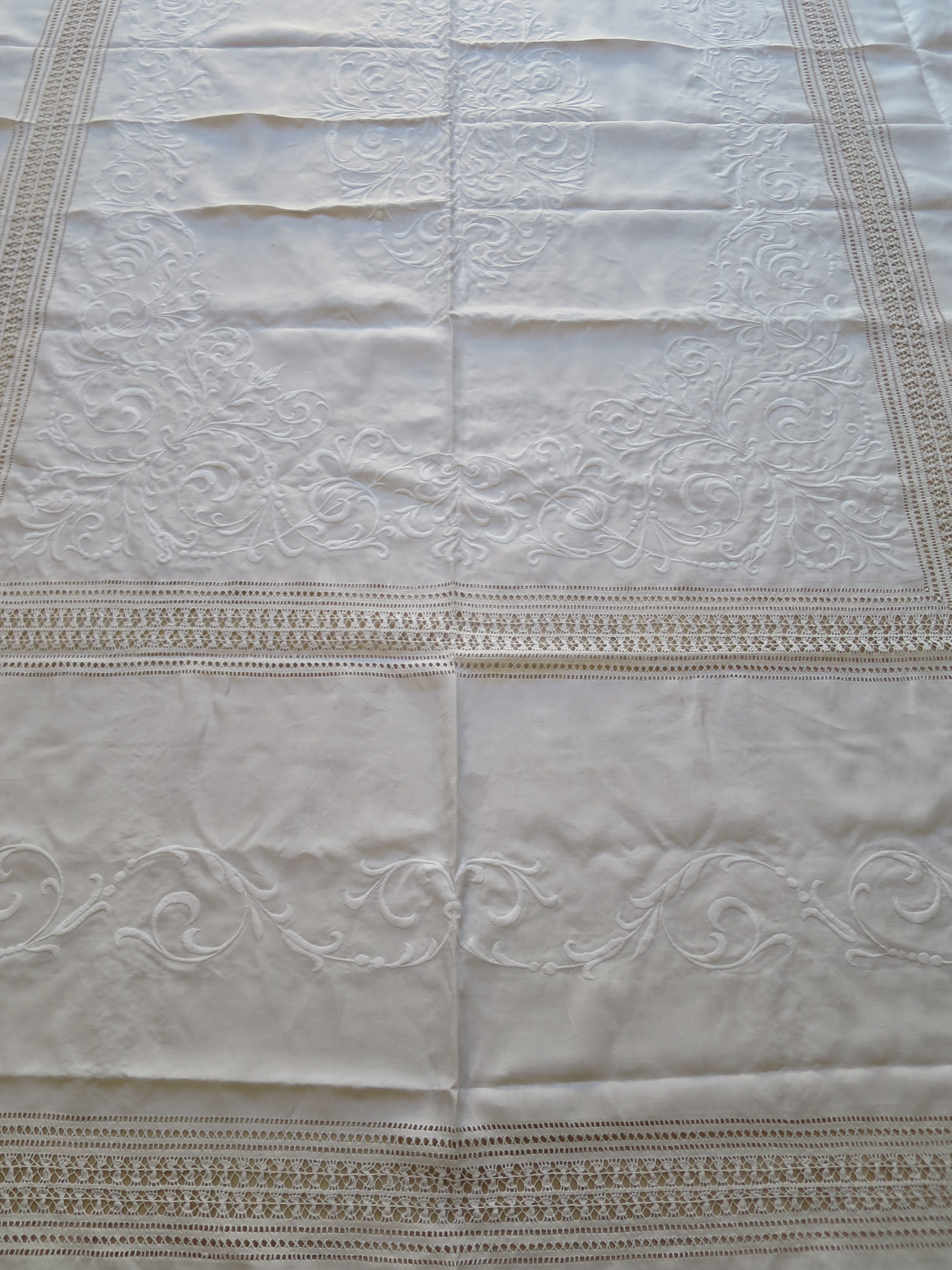 Edwardian Irish Linen Bedspread with Raised Whitework & Reticella Lace, circa 1905