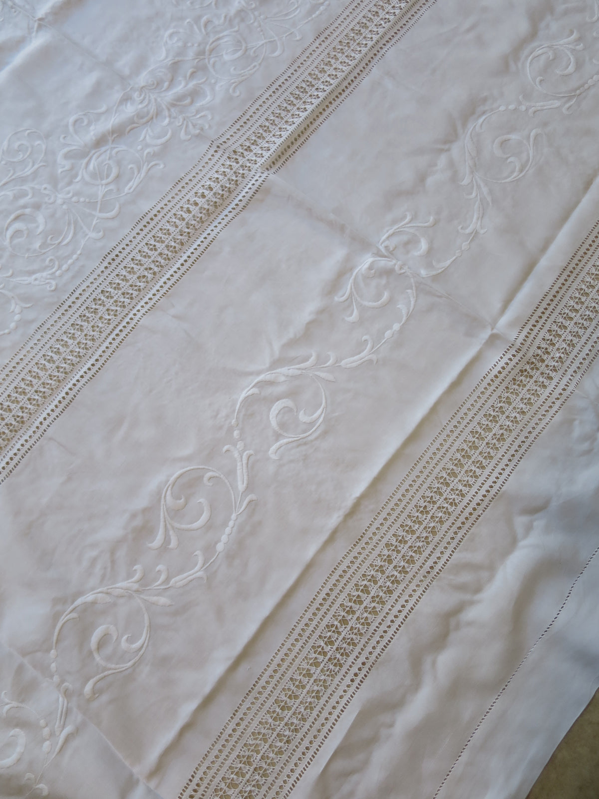 Edwardian Irish Linen Bedspread with Raised Whitework & Reticella Lace, circa 1905