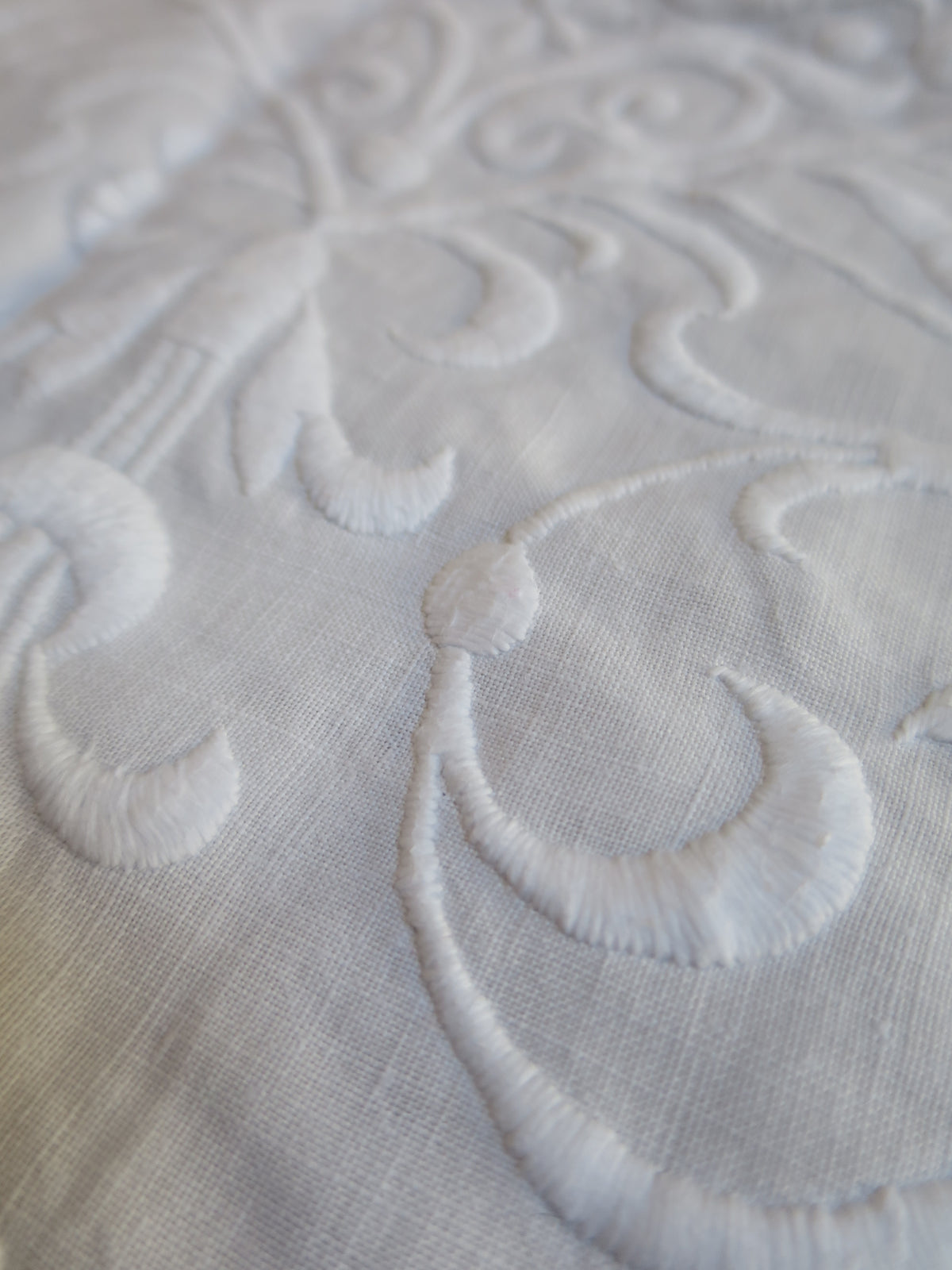 Edwardian Irish Linen Bedspread with Raised Whitework & Reticella Lace, circa 1905