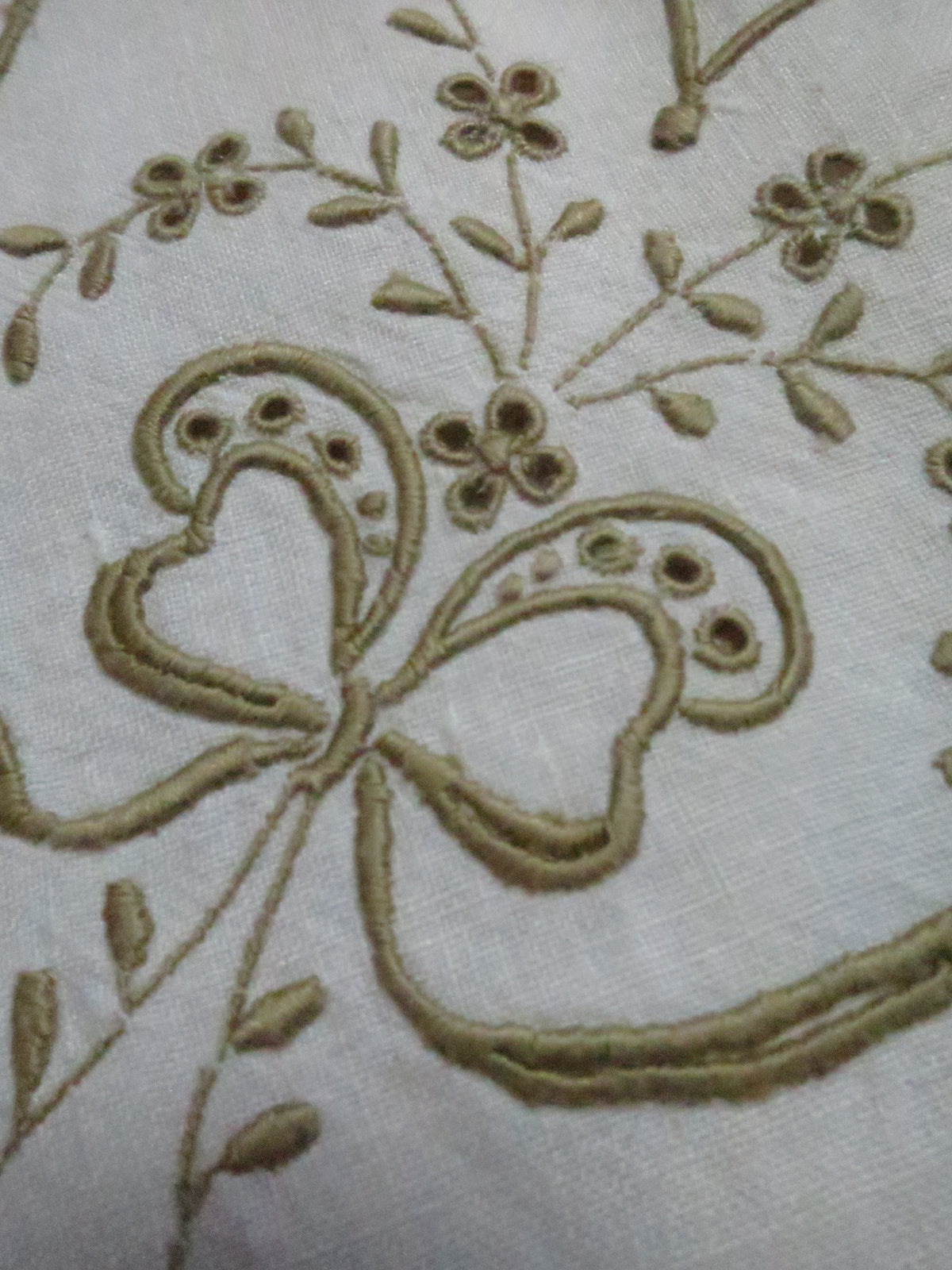 Antique 1920s Madeira Hand-Embroidered Slubby Linen Tablecloth, 120cm