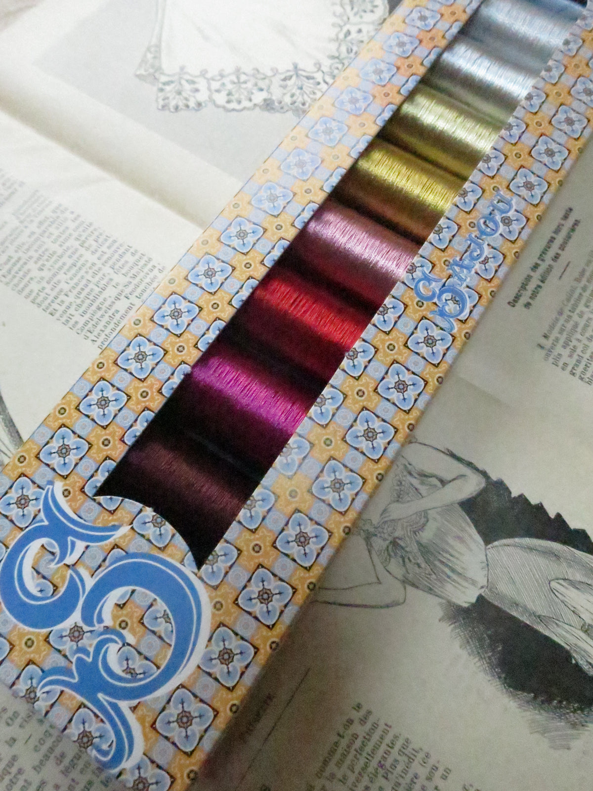 Sajou Metallized Thread 8-Spool Box - Shocking Pinks
