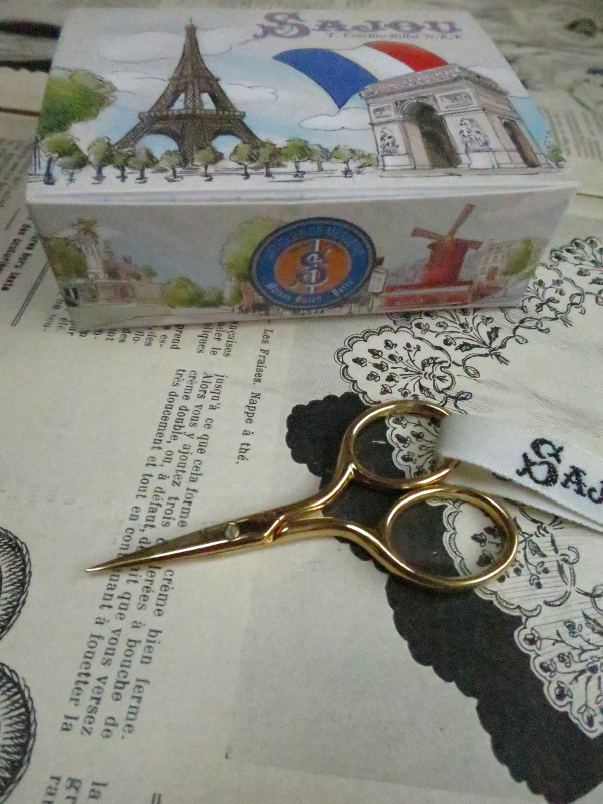 Sajou Gilded Miniature Embroidery Scissors- Flagey