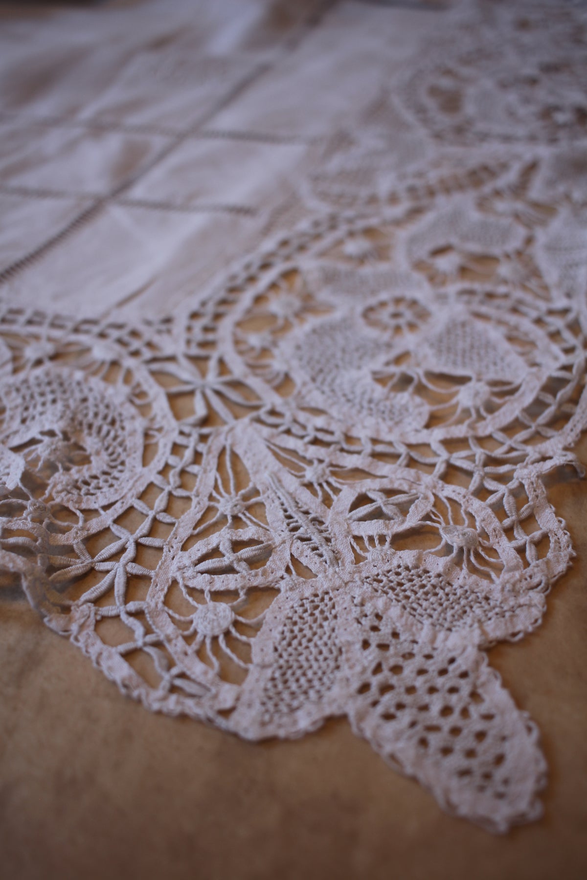 Antique Linen Presentation Sheet with Branscombe Lace, c. 1905