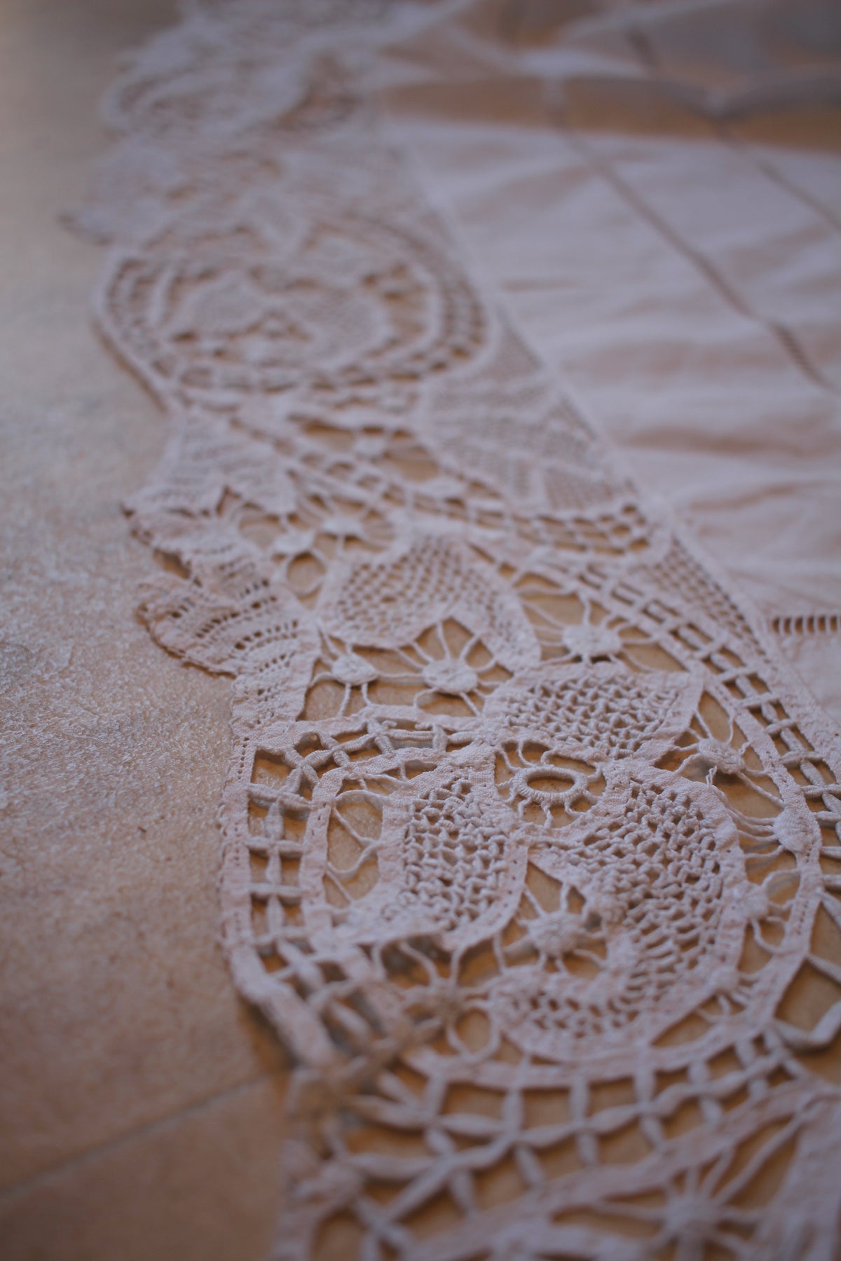 Antique Linen Presentation Sheet with Branscombe Lace, c. 1905