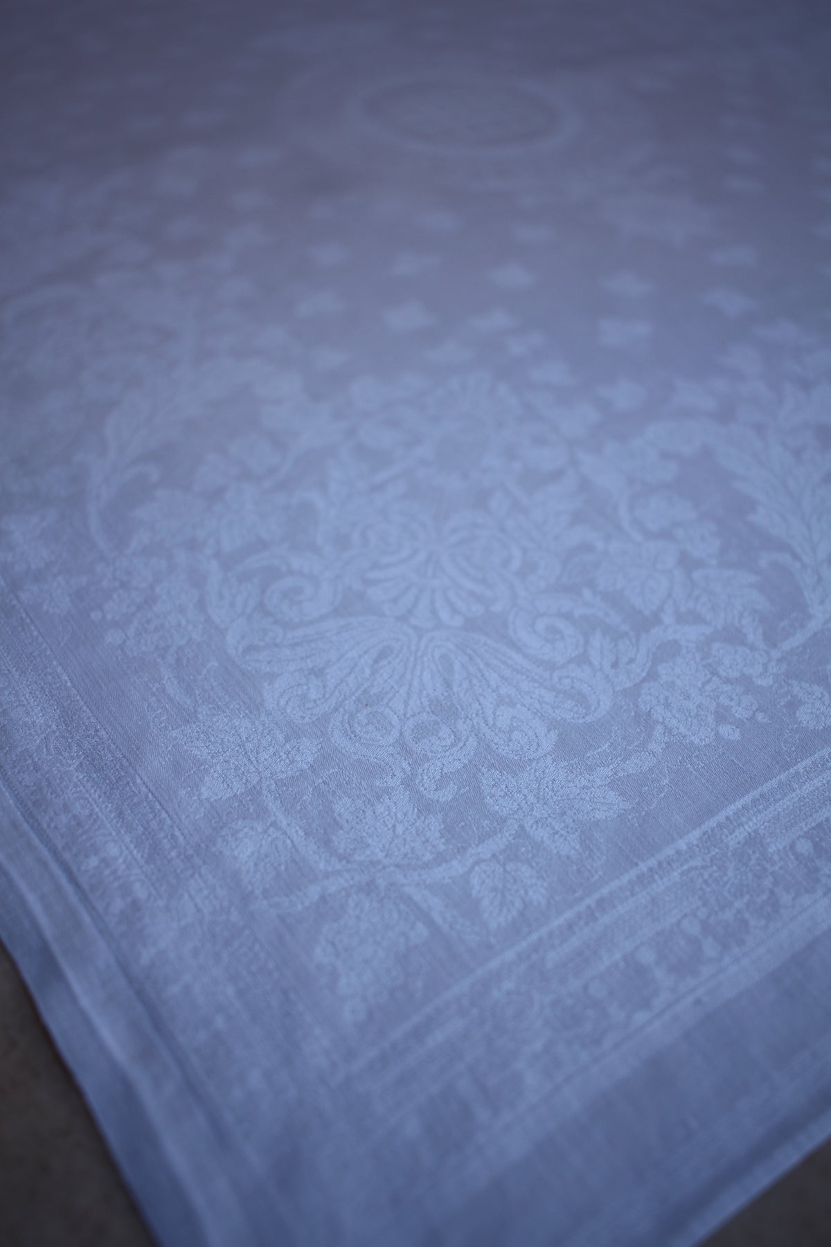 Rare Aristocratic 16pc Irish Linen Damask Dining Set – Order of the Bath & Lord Raglan Provenance (c. 1852–1879)